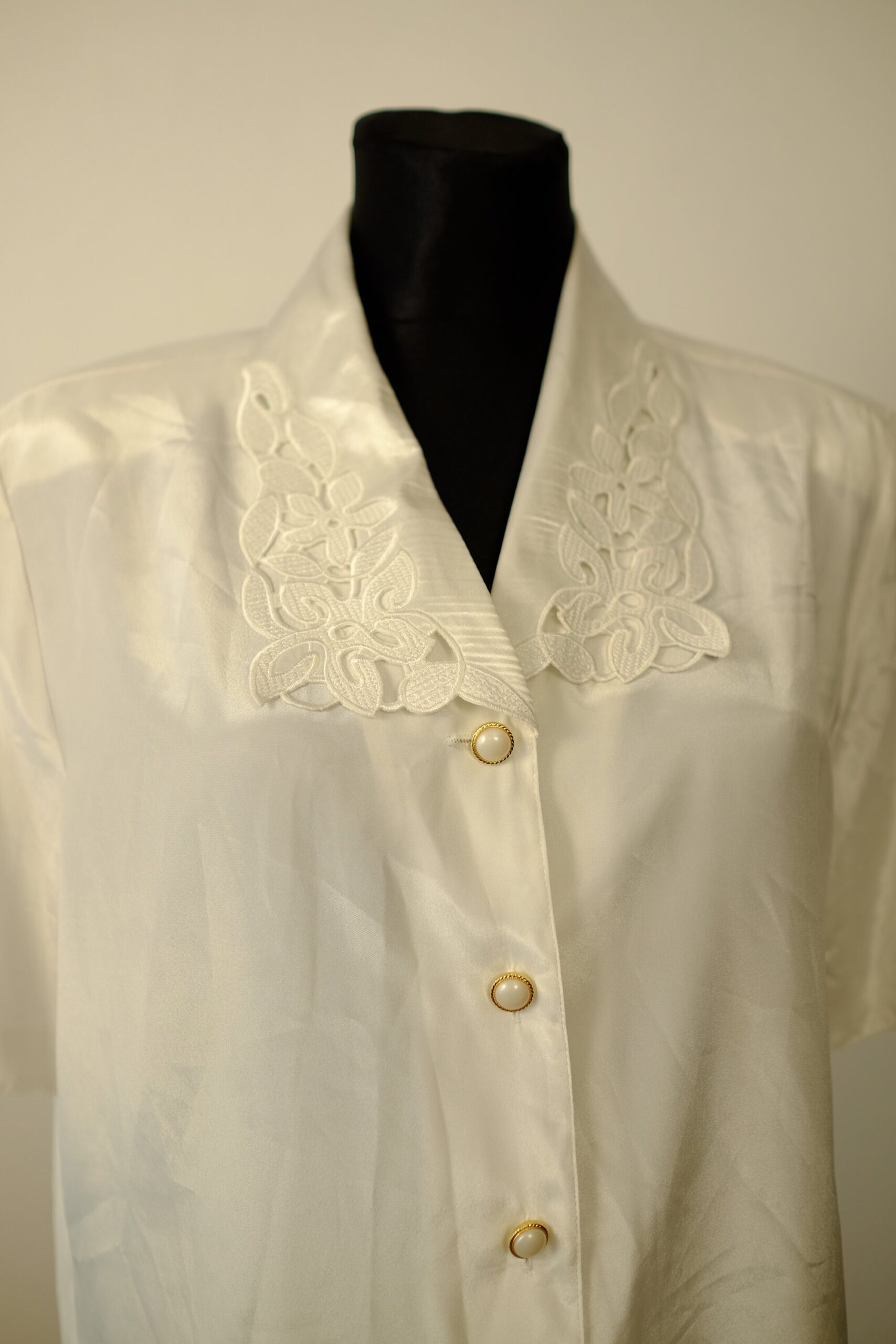 Vintage White Lace - Collared Short Sleeved Blouse - Image 6