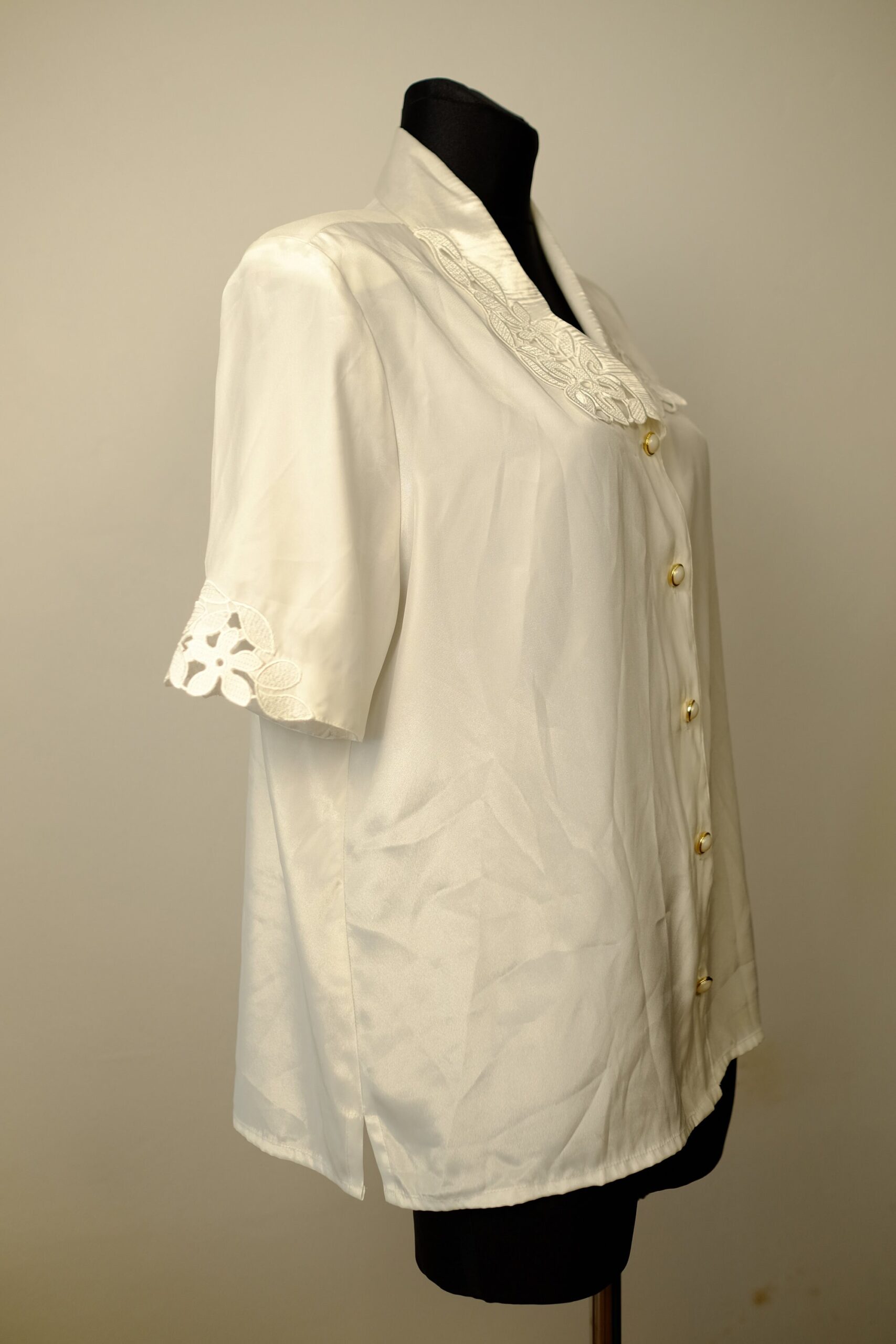 Vintage White Lace - Collared Short Sleeved Blouse - Image 7