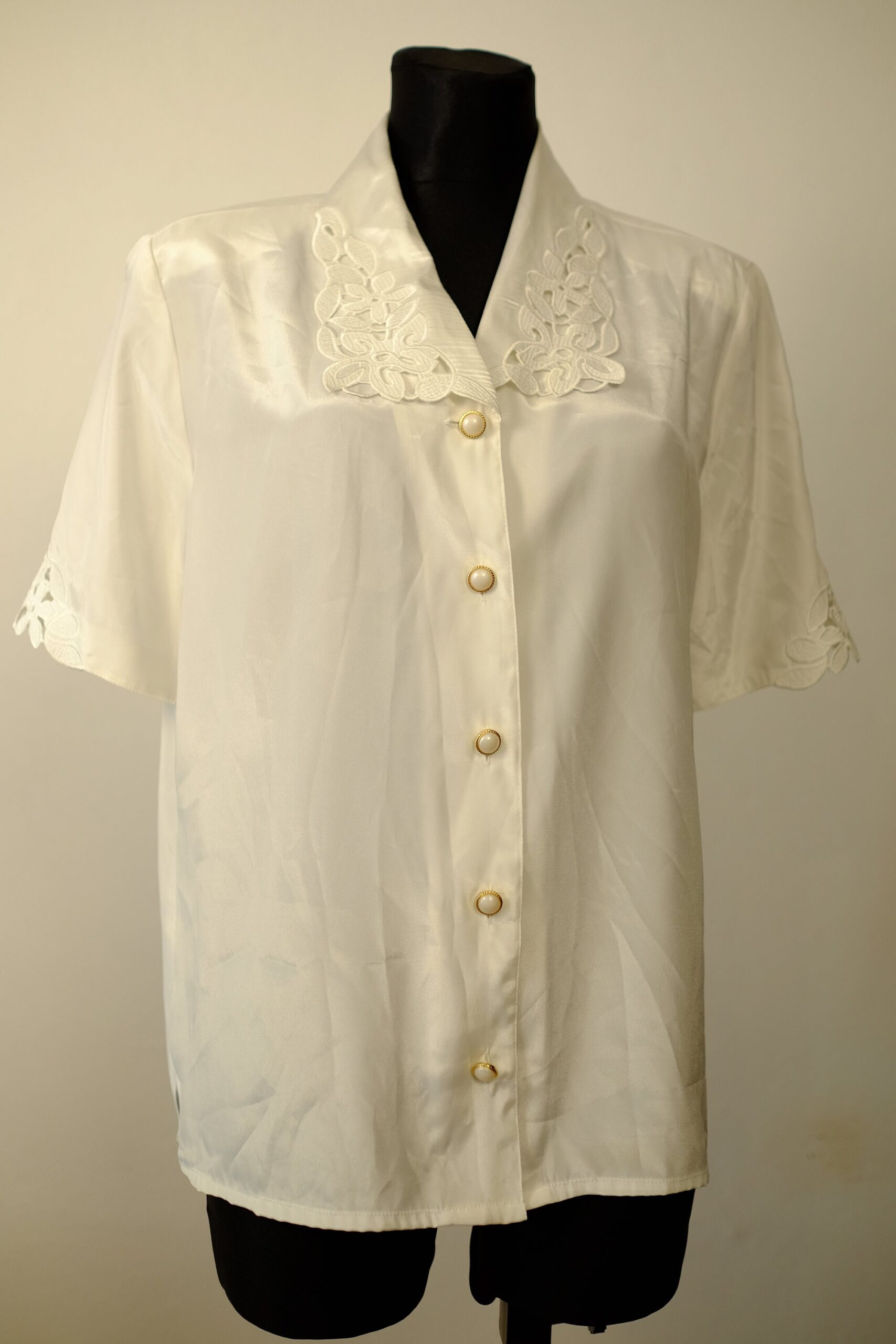 Vintage White Lace - Collared Short Sleeved Blouse - Image 5