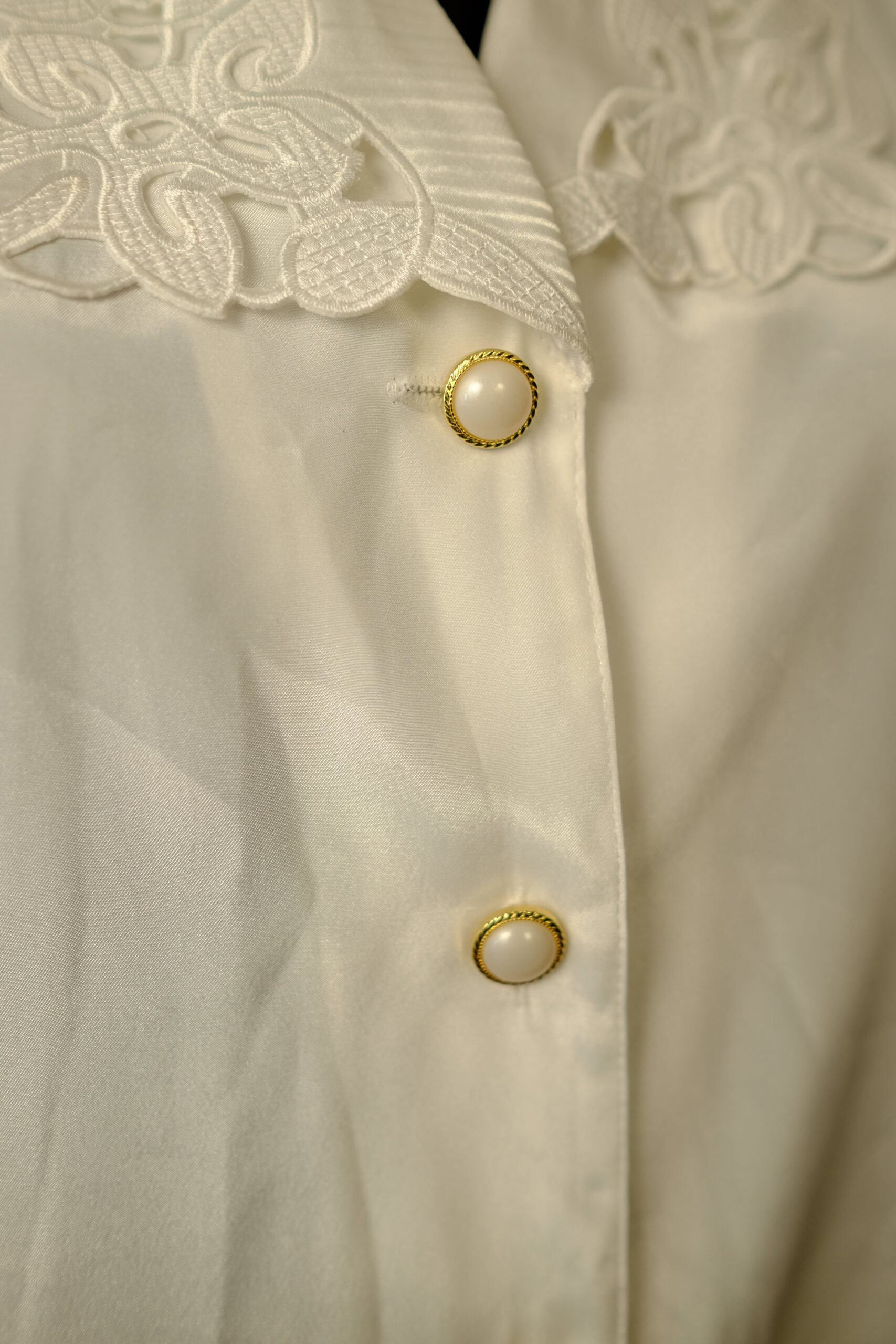 Vintage White Lace - Collared Short Sleeved Blouse - Image 3