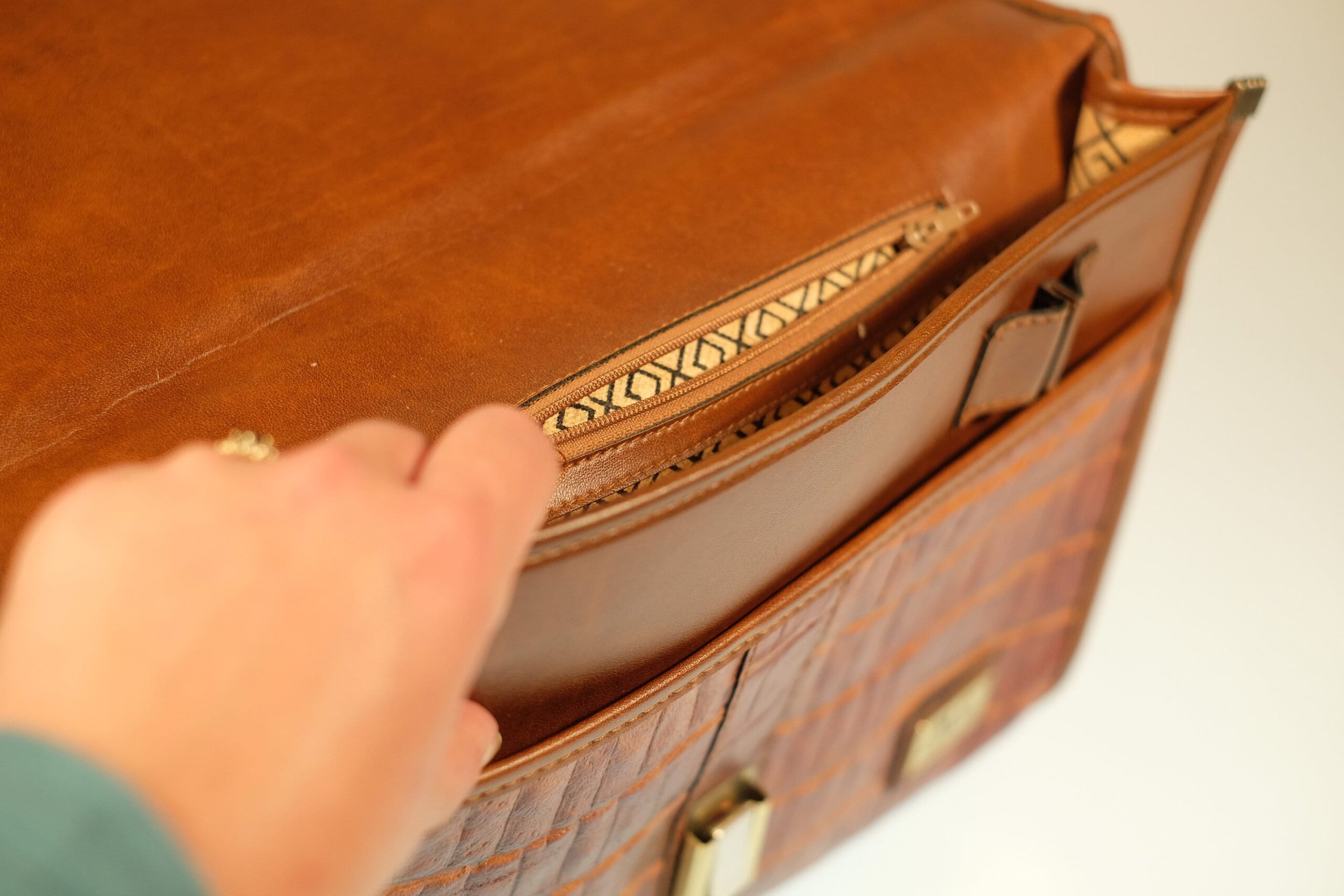 Vintage Caramel Brown Leather Marc Chantal Shoulder Bag, Gift for Vintage Lover - Image 4