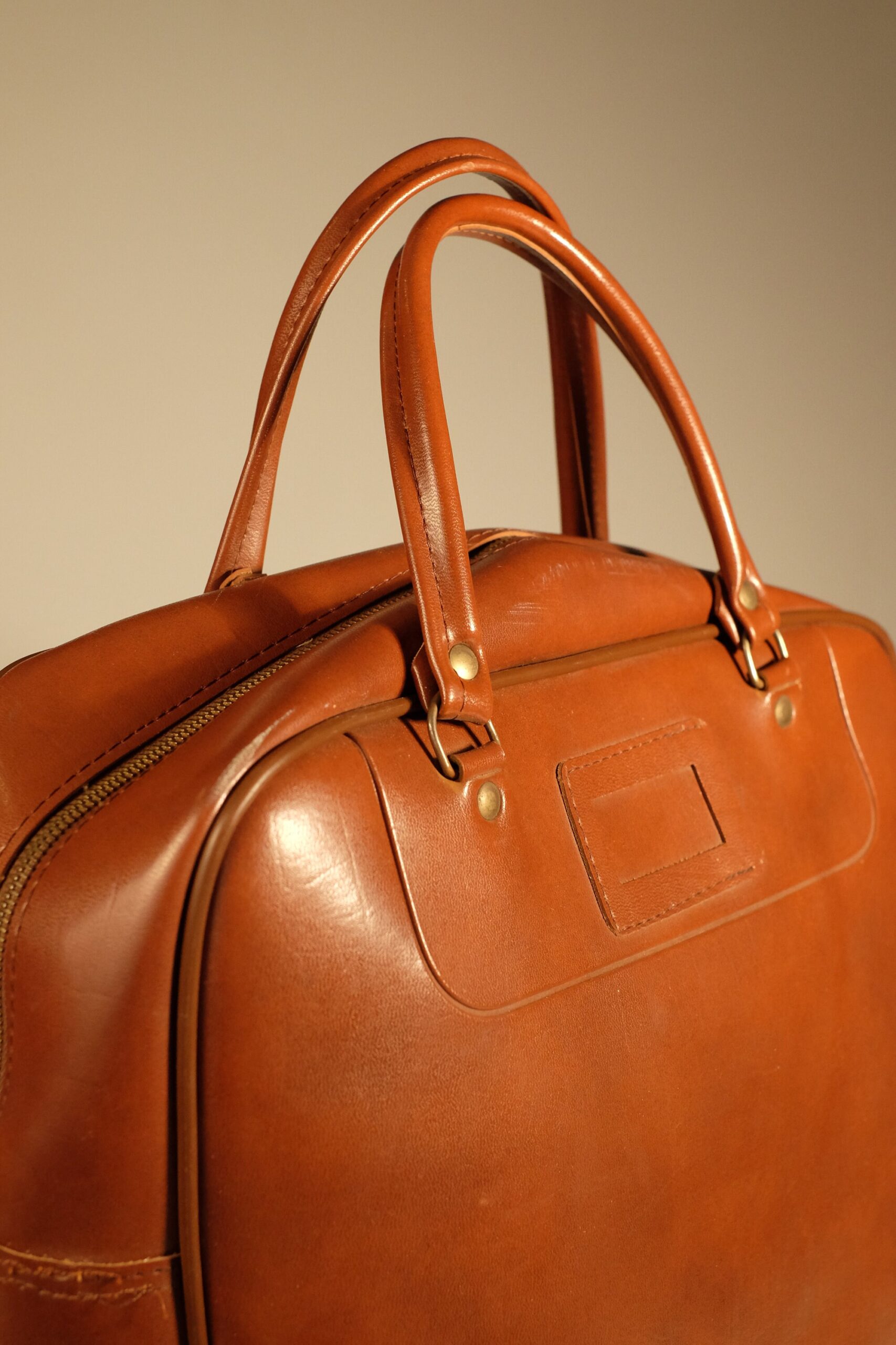 Vintage Leather Overnight Luggage Bag / Suitcase in Caramel Brown Colour/ Retro Weekender Travel Carry on Handle Bag - Image 4
