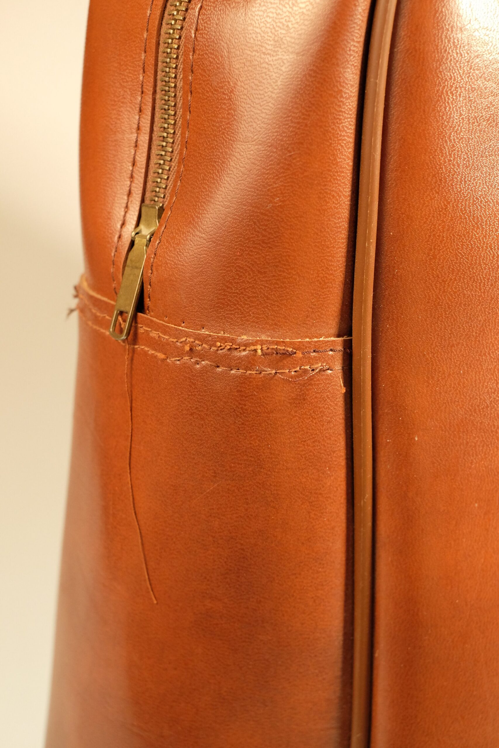 Vintage Leather Overnight Luggage Bag / Suitcase in Caramel Brown Colour/ Retro Weekender Travel Carry on Handle Bag - Image 8