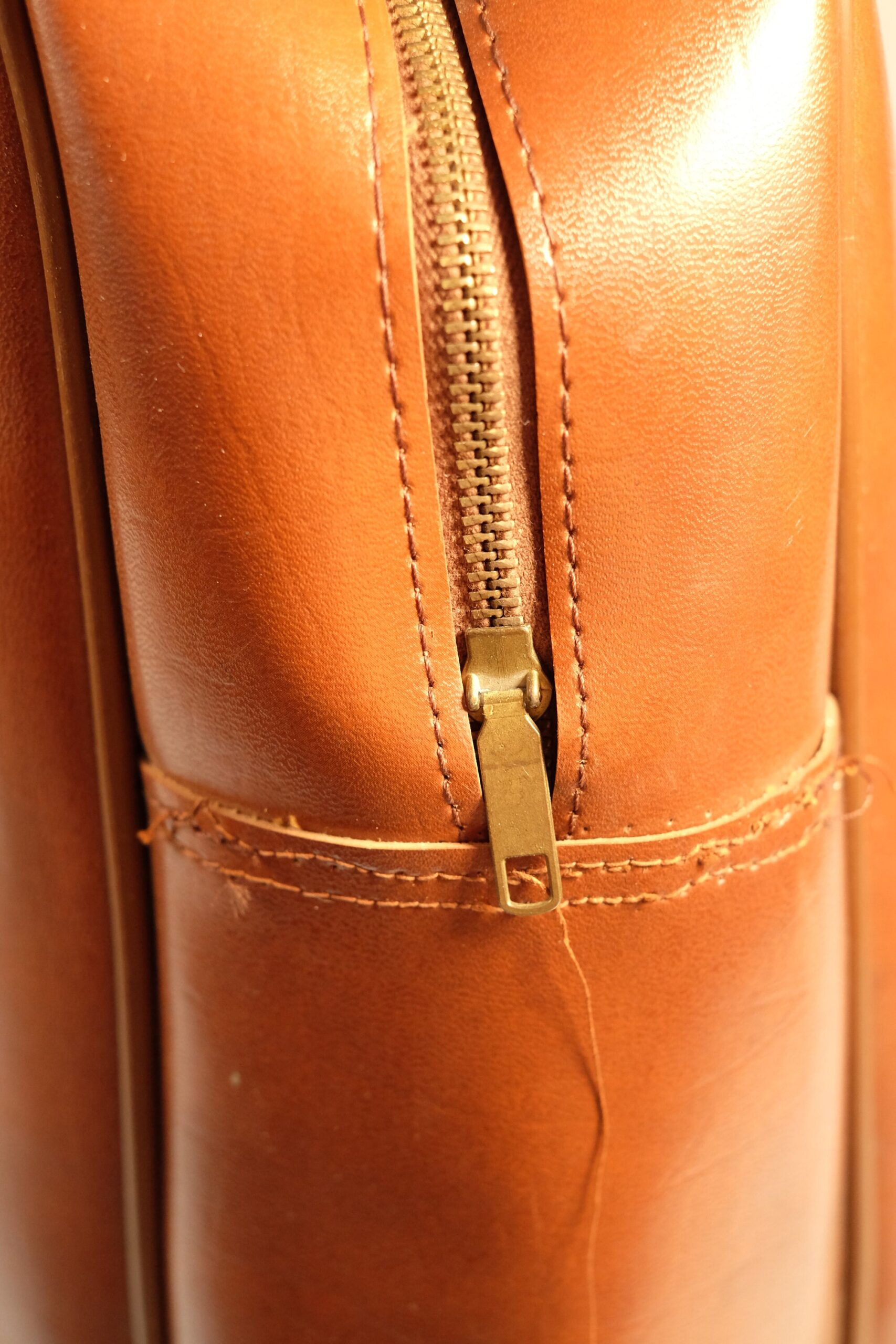 Vintage Leather Overnight Luggage Bag / Suitcase in Caramel Brown Colour/ Retro Weekender Travel Carry on Handle Bag - Image 9