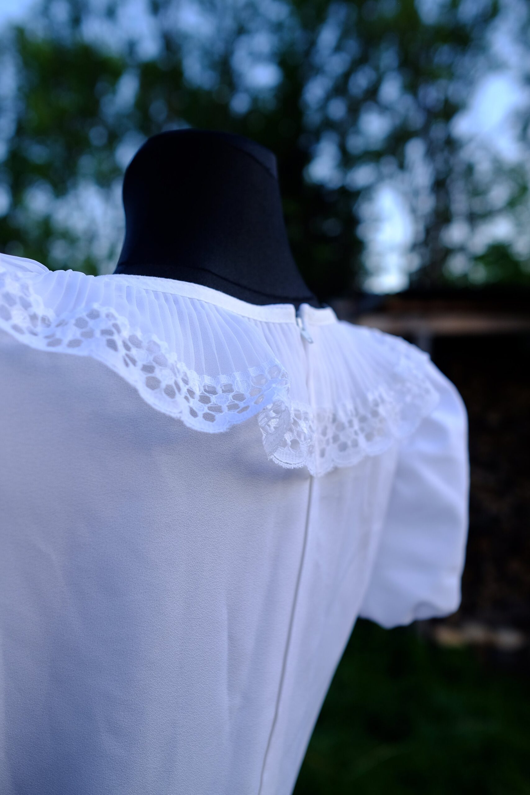 70s Vintage Boho Wedding Dress / Minimalism meets Bohemian Short-Sleeved Bridal Gown - Image 7
