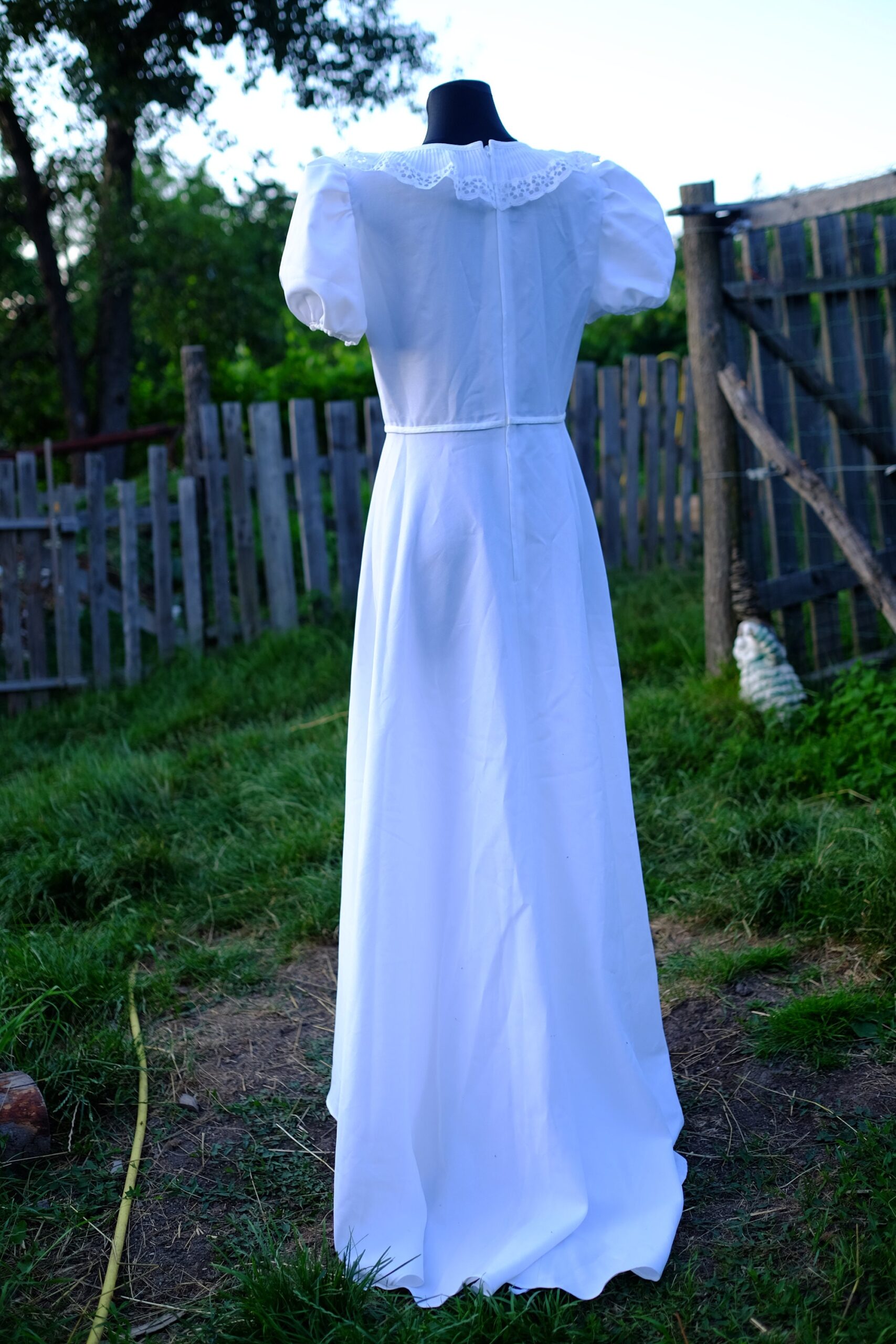 70s Vintage Boho Wedding Dress / Minimalism meets Bohemian Short-Sleeved Bridal Gown - Image 8