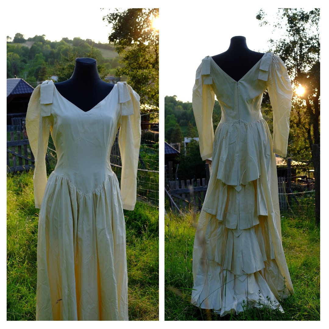 1980s Unique Vintage Butter Cream Satin Wedding Dress - Image 2