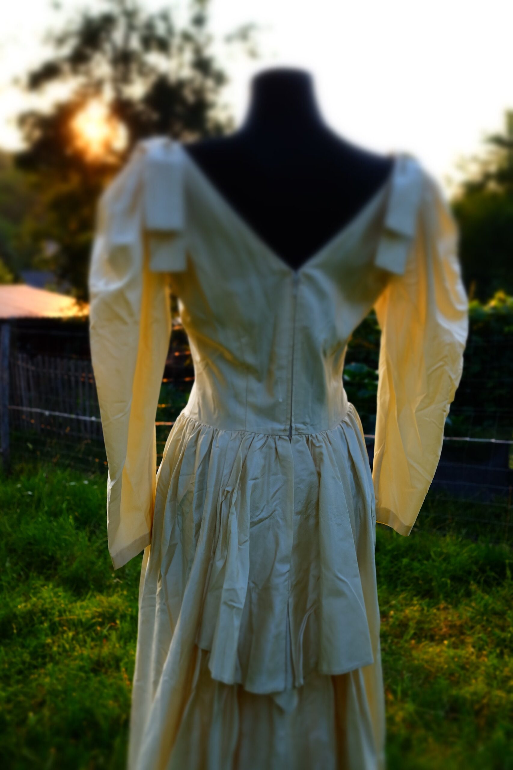 1980s Unique Vintage Butter Cream Satin Wedding Dress - Image 3