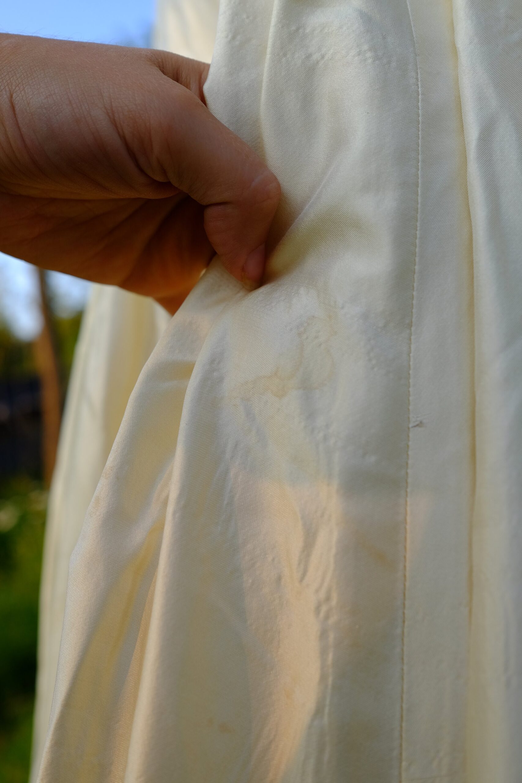 1980s Unique Vintage Butter Cream Satin Wedding Dress - Image 10