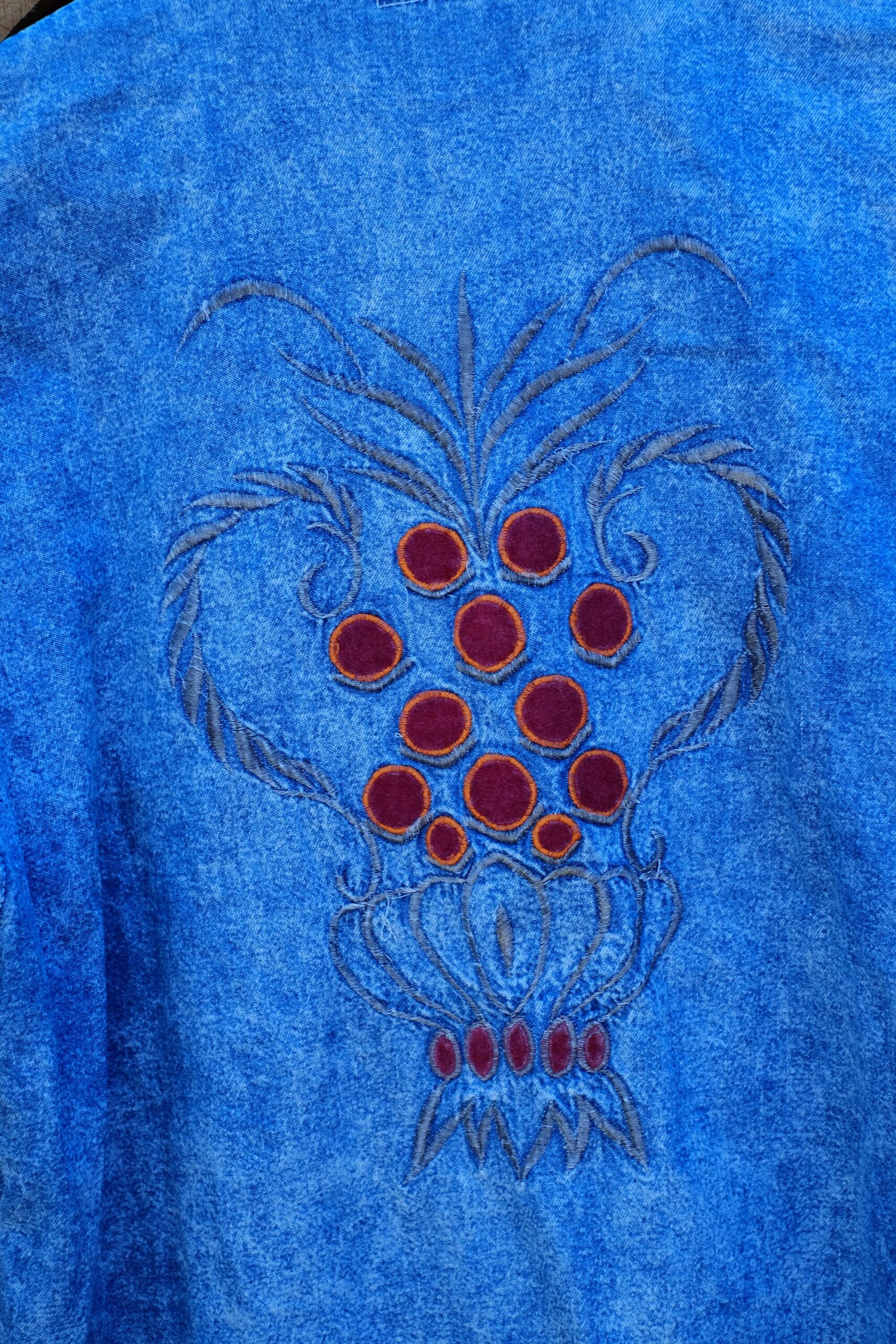 Vintage Short Sleeved Western Style Embroidered Floral Design Denim Shirt - Image 5