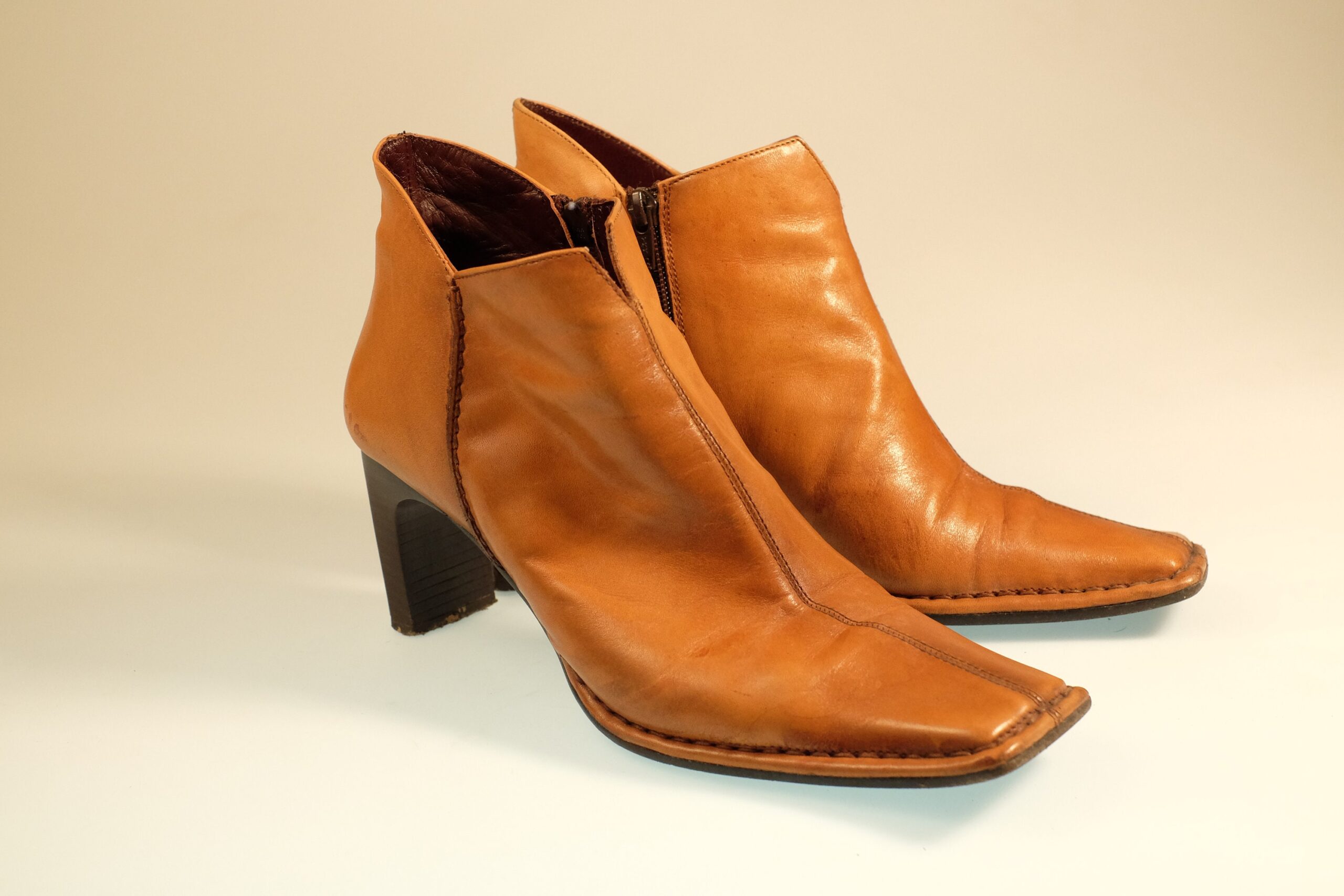 90s Y2K Square Toe Caramel Brown Leather Ankle Boots, Vintage 90s Block Heel Booties EU39 /UK5.5/ US8.5 - Image 4