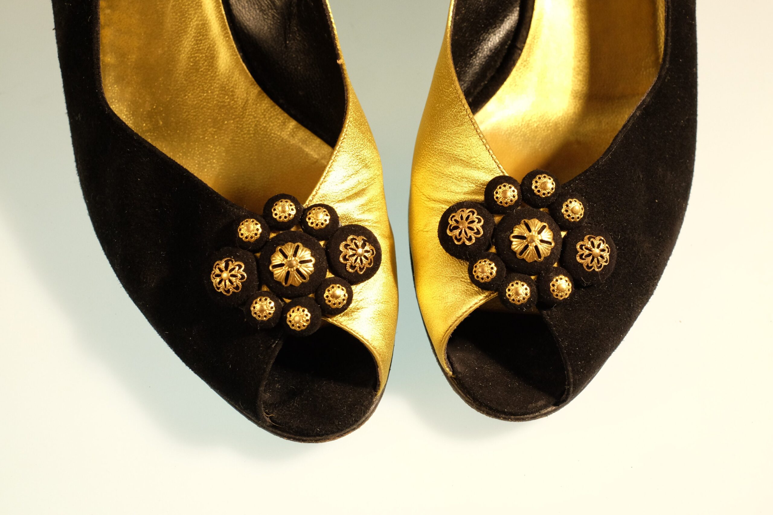 Vintage 80s Pino Bologna & Figli Jeweled Hollywood Style Black and Gold Sandals - Image 6