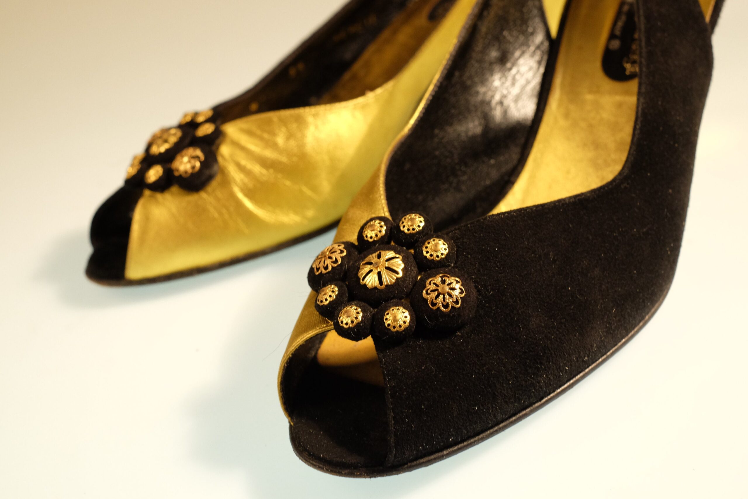 Vintage 80s Pino Bologna & Figli Jeweled Hollywood Style Black and Gold Sandals - Image 4