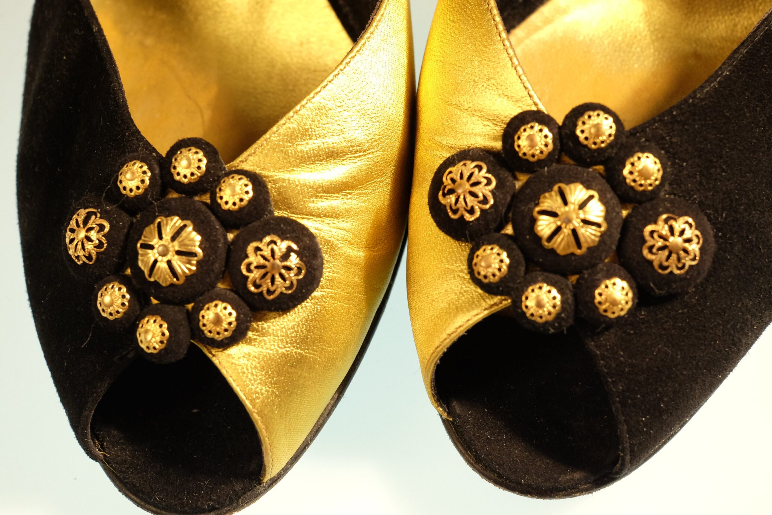 Vintage 80s Pino Bologna & Figli Jeweled Hollywood Style Black and Gold Sandals - Image 10