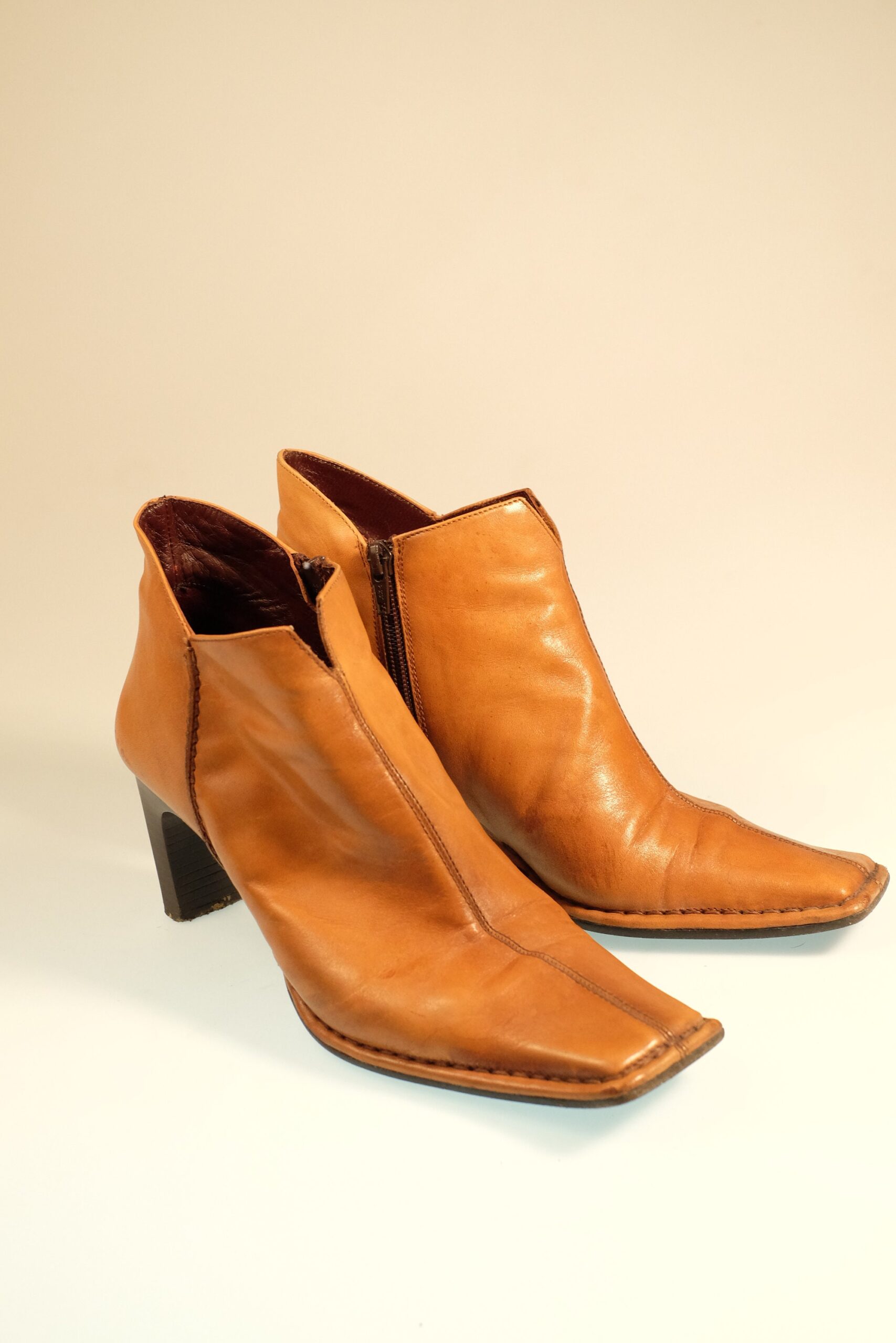 90s Y2K Square Toe Caramel Brown Leather Ankle Boots, Vintage 90s Block Heel Booties EU39 /UK5.5/ US8.5 - Image 2
