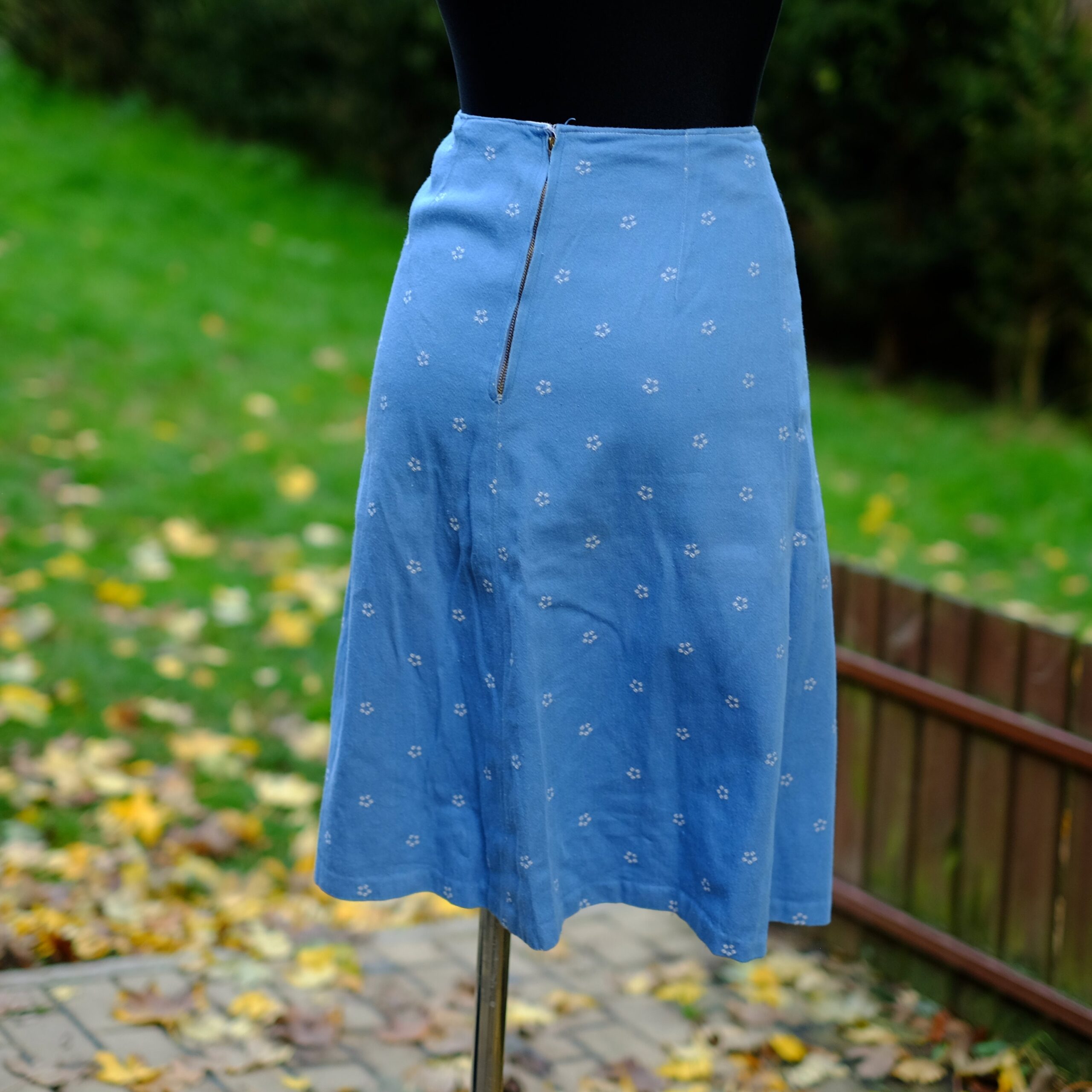 70s Vintage Handmade Light Blue Denim Skirt with floral embroidery - Image 6