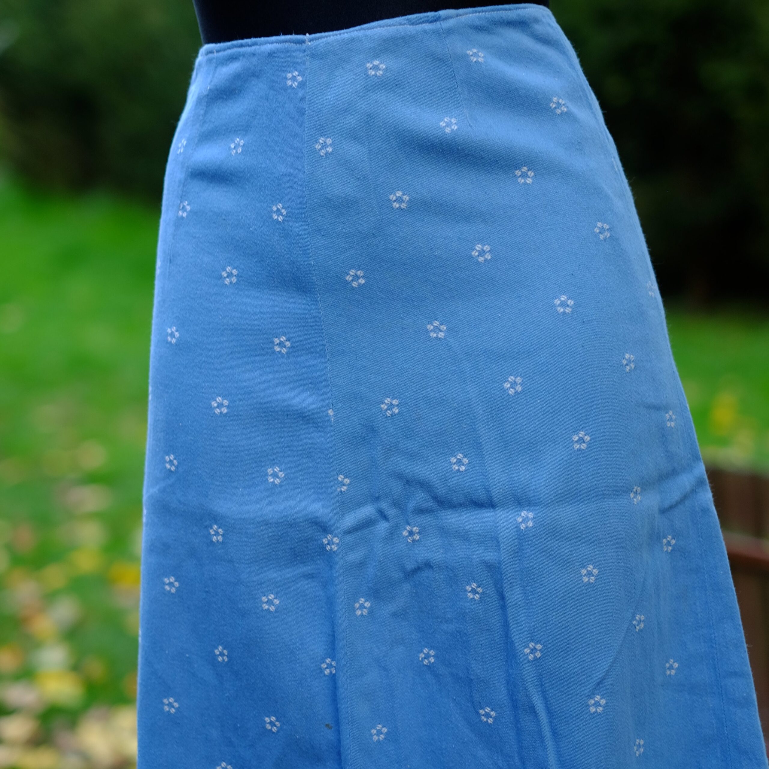 70s Vintage Handmade Light Blue Denim Skirt with floral embroidery - Image 4