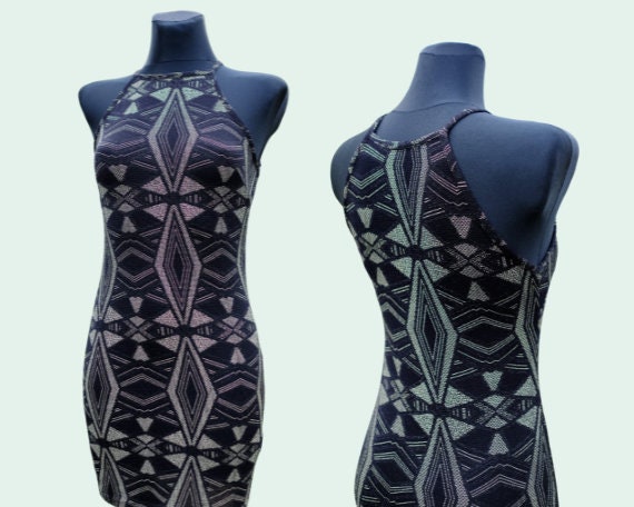 Vintage Geometric Design Blue Silver Sabrina Neckline Fitted Cocktail Dress - Image 2