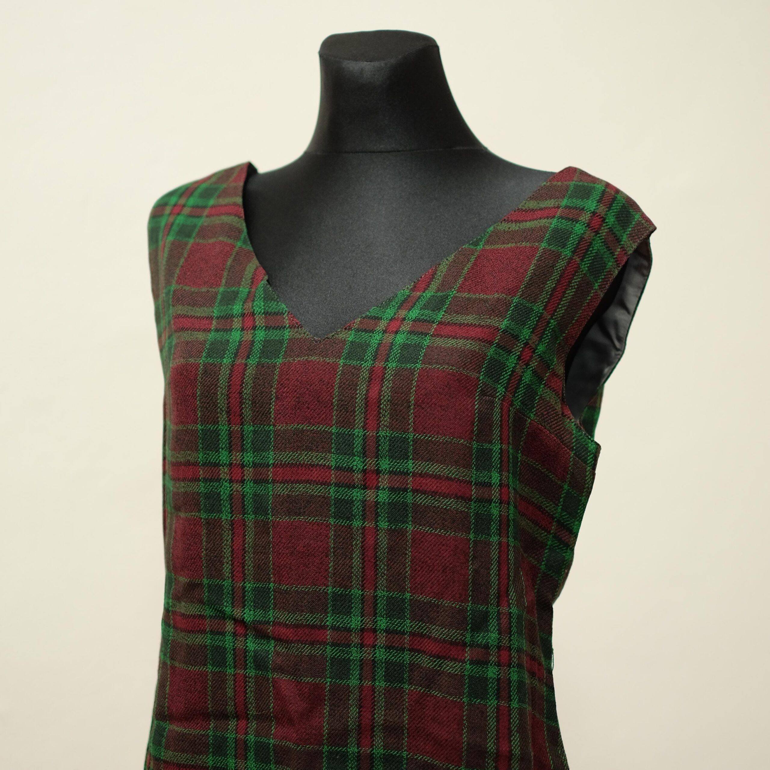 Vintage Mod 60s Wool Tartan Plaid Winter Mini Dress in Red and Green Size Eu42/L - Image 4