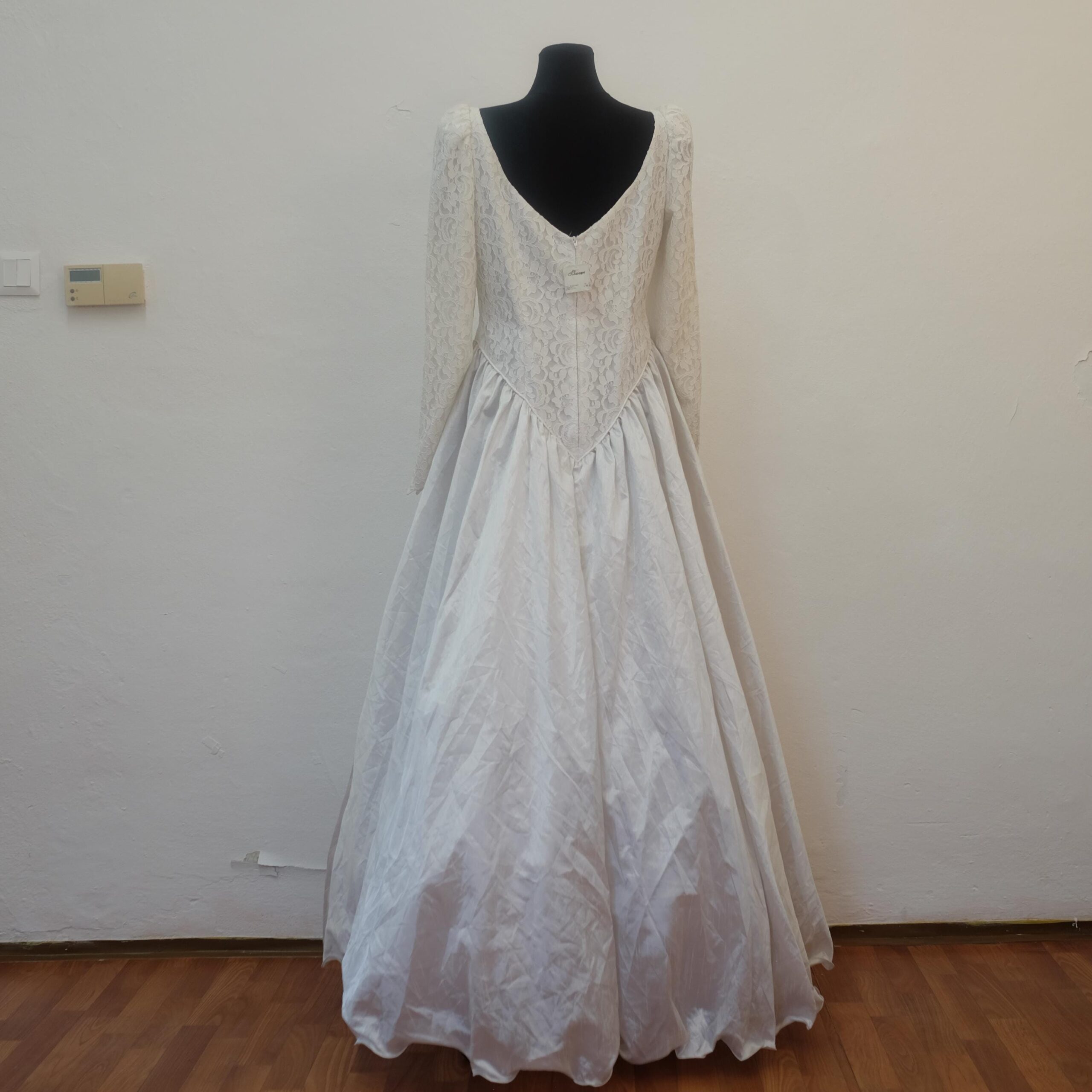 Vintage Deadstock Lace Wedding Dress with Long Sleeve Size42/L - Image 10