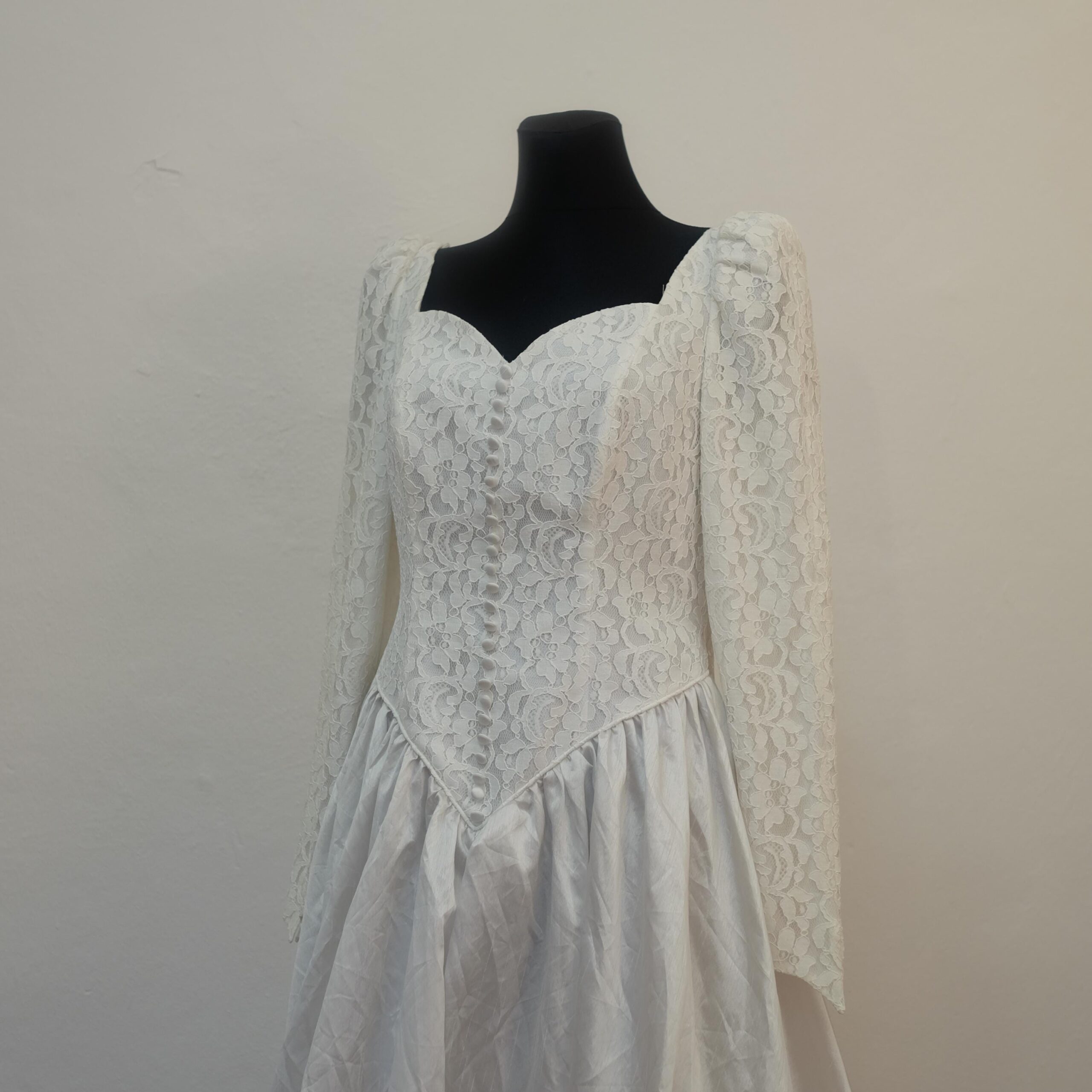 Vintage Deadstock Lace Wedding Dress with Long Sleeve Size42/L - Image 3