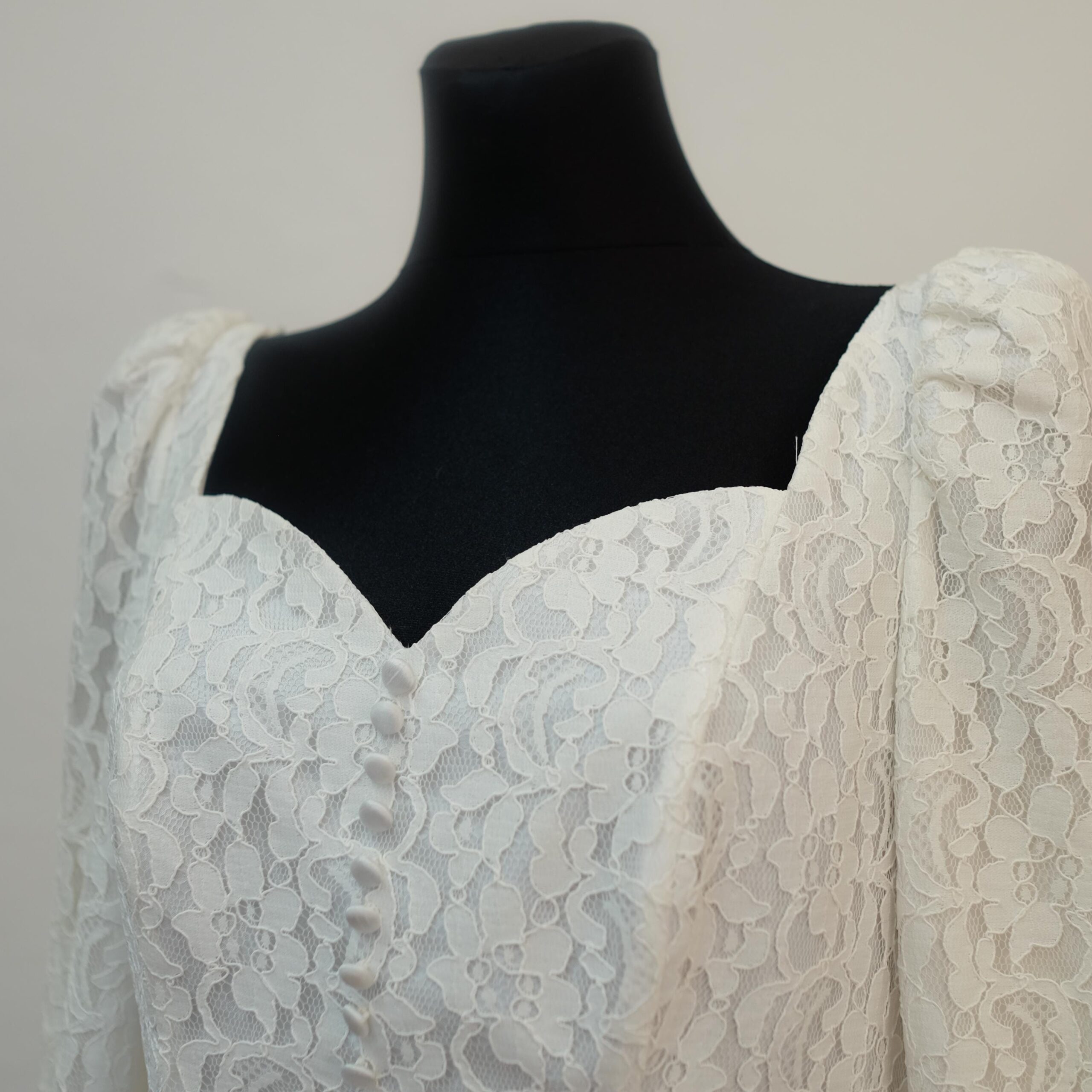 Vintage Deadstock Lace Wedding Dress with Long Sleeve Size42/L - Image 6