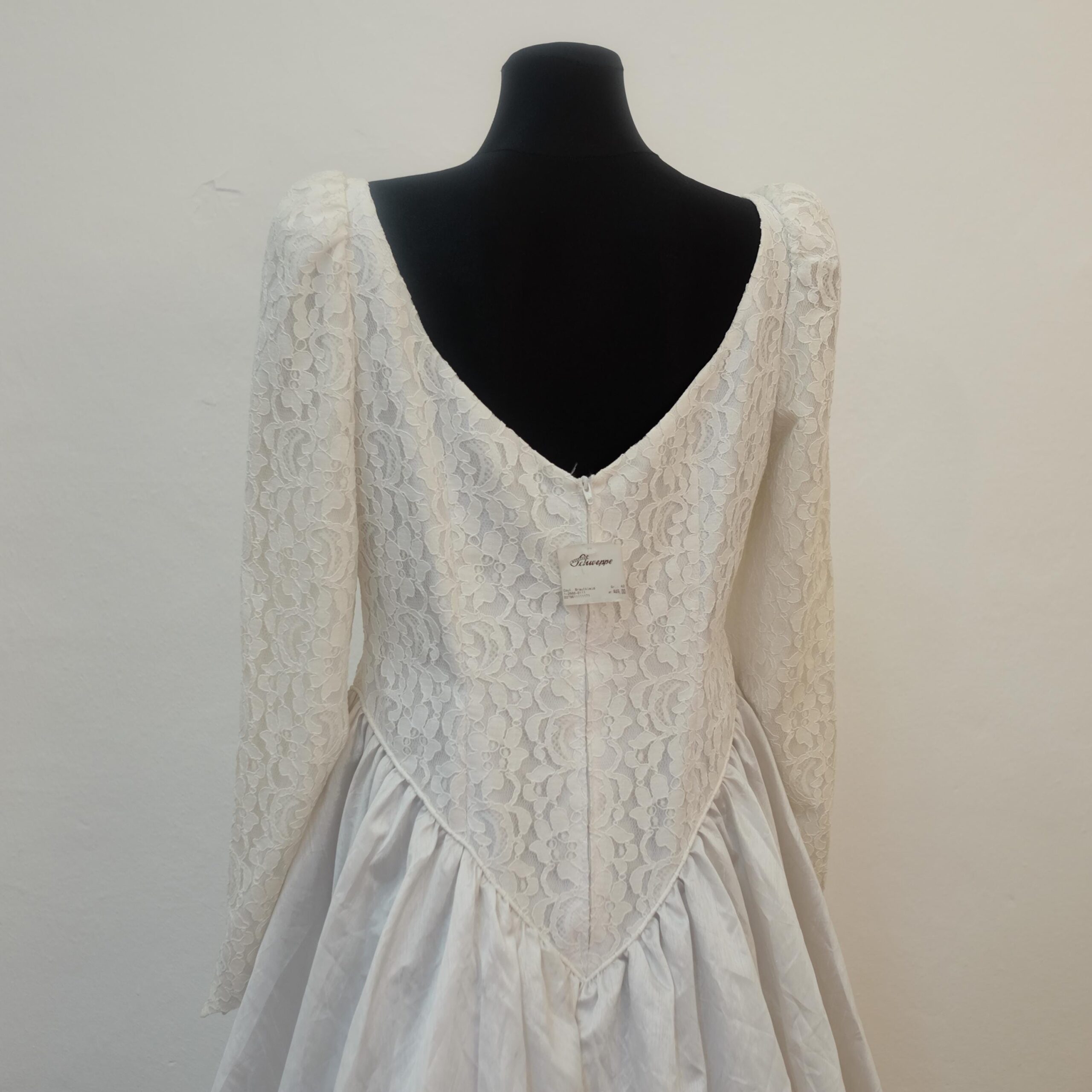 Vintage Deadstock Lace Wedding Dress with Long Sleeve Size42/L - Image 9