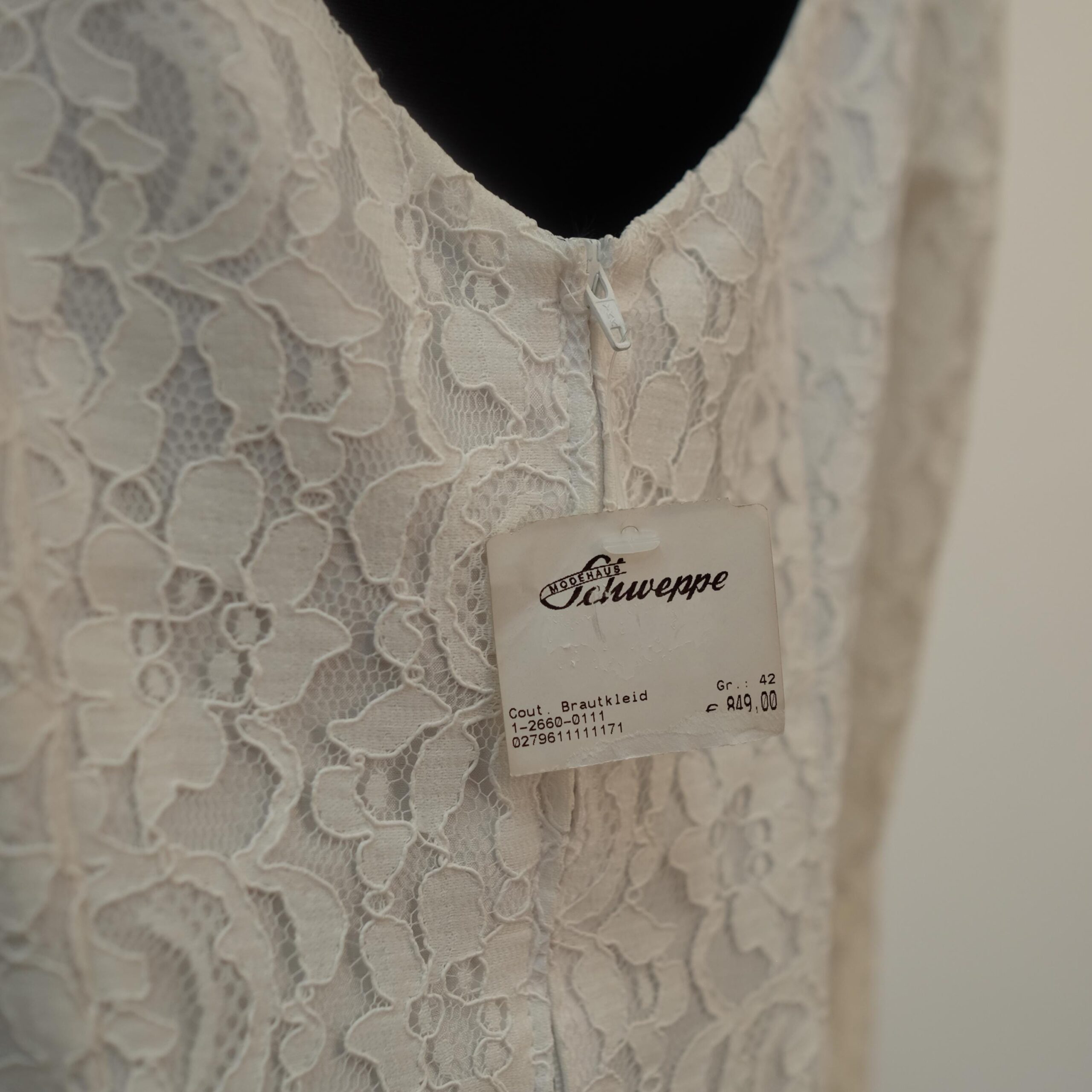Vintage Deadstock Lace Wedding Dress with Long Sleeve Size42/L - Image 8