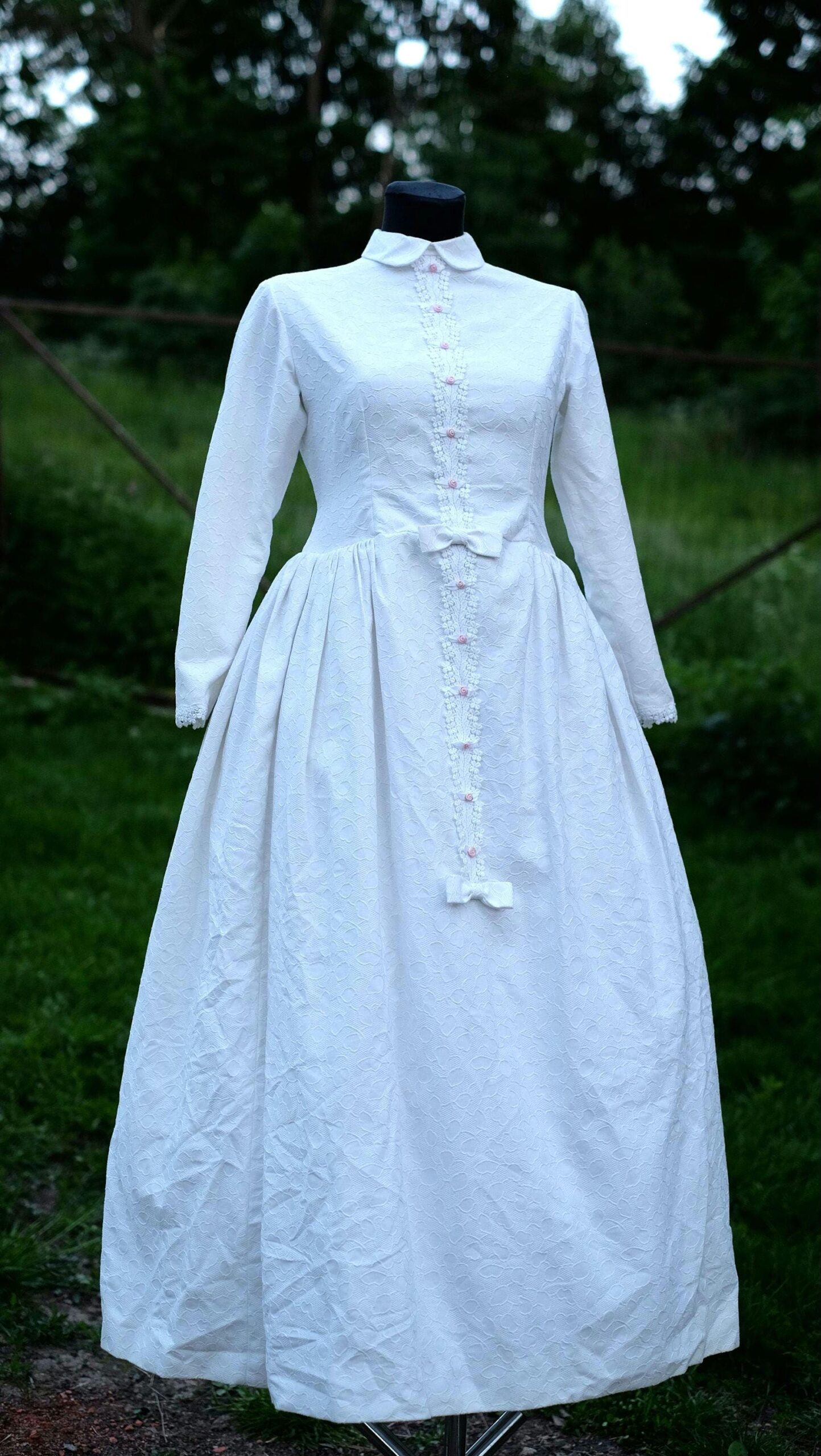 Vintage Early 1960s Wedding Dress