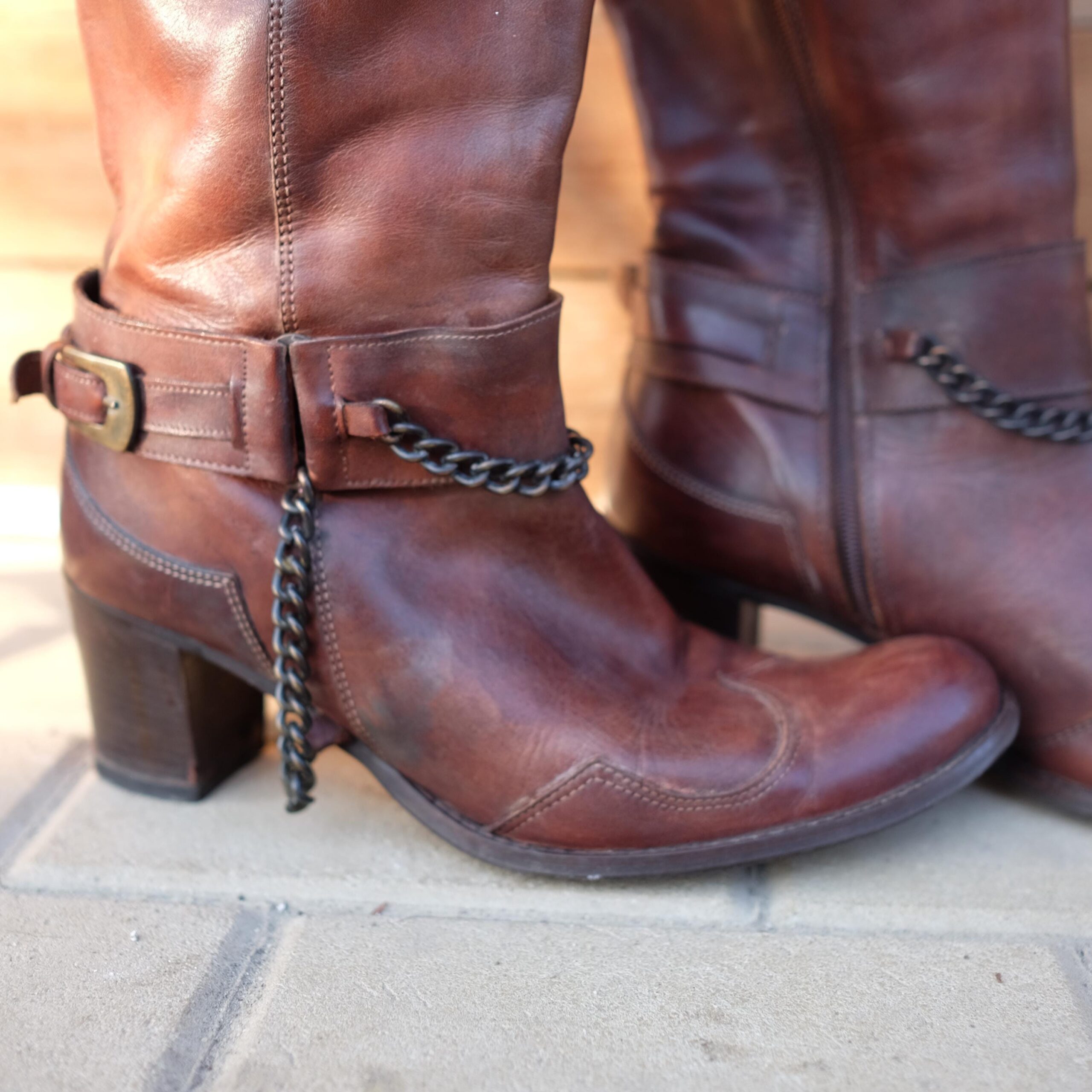 Vintage Western Cowboy Brown Leather Boots with heels and Chains Size eu39 - Image 4