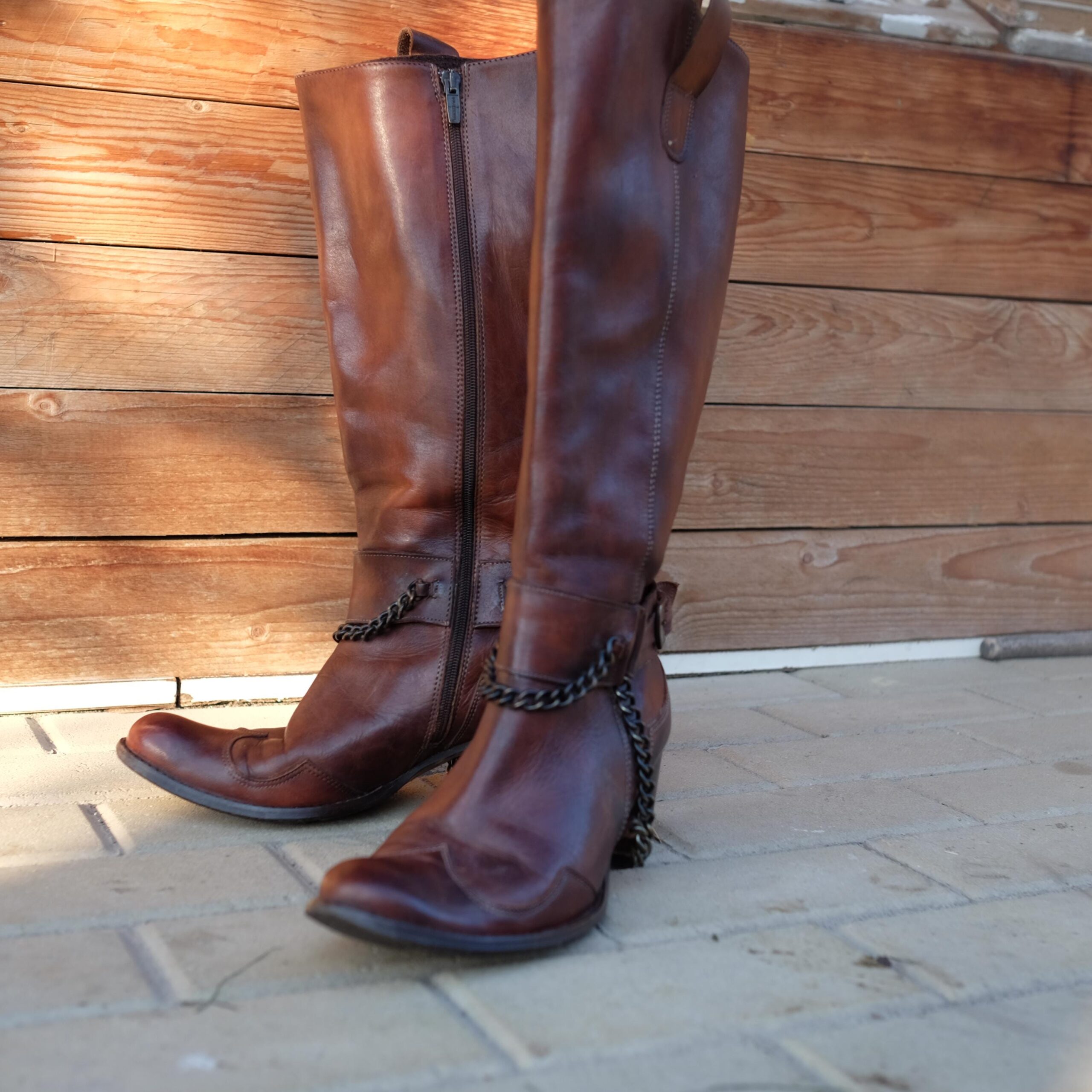 Vintage Western Cowboy Brown Leather Boots with heels and Chains Size eu39 - Image 3