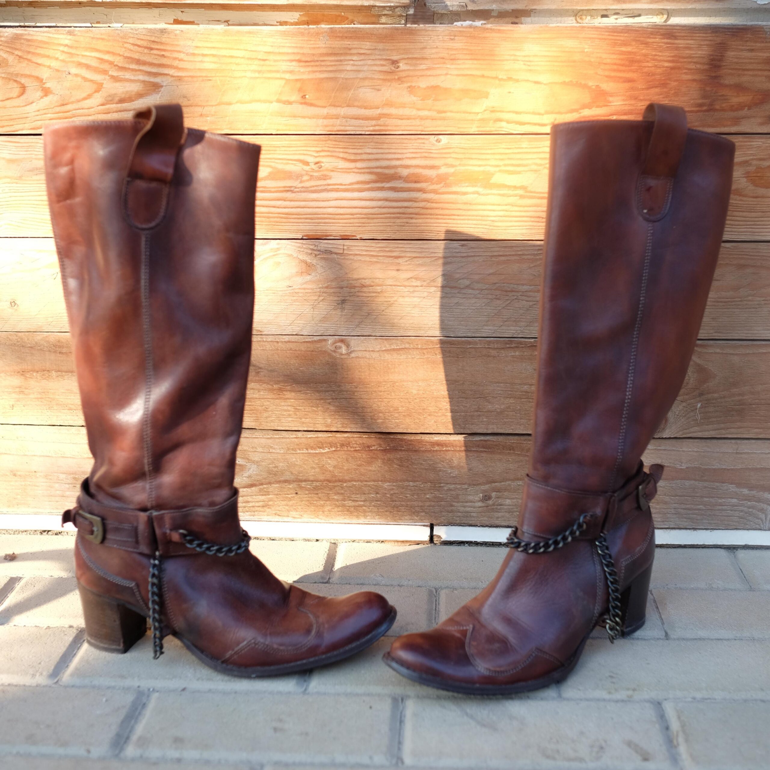 Vintage Western Cowboy Brown Leather Boots with heels and Chains Size eu39 - Image 6
