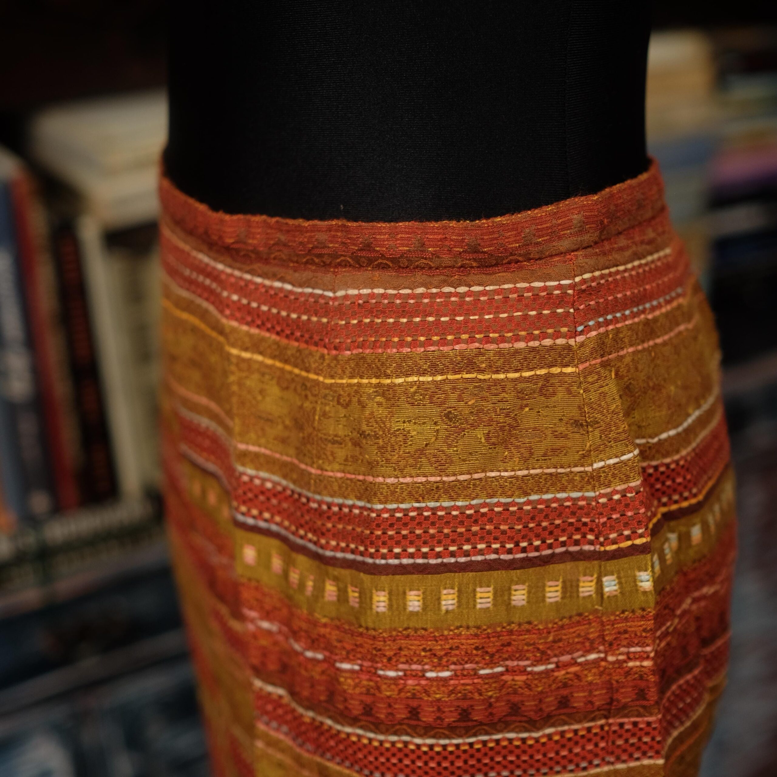 Vintage Mini Pencil Skirt in Earth Tones and Ethno design - Image 5