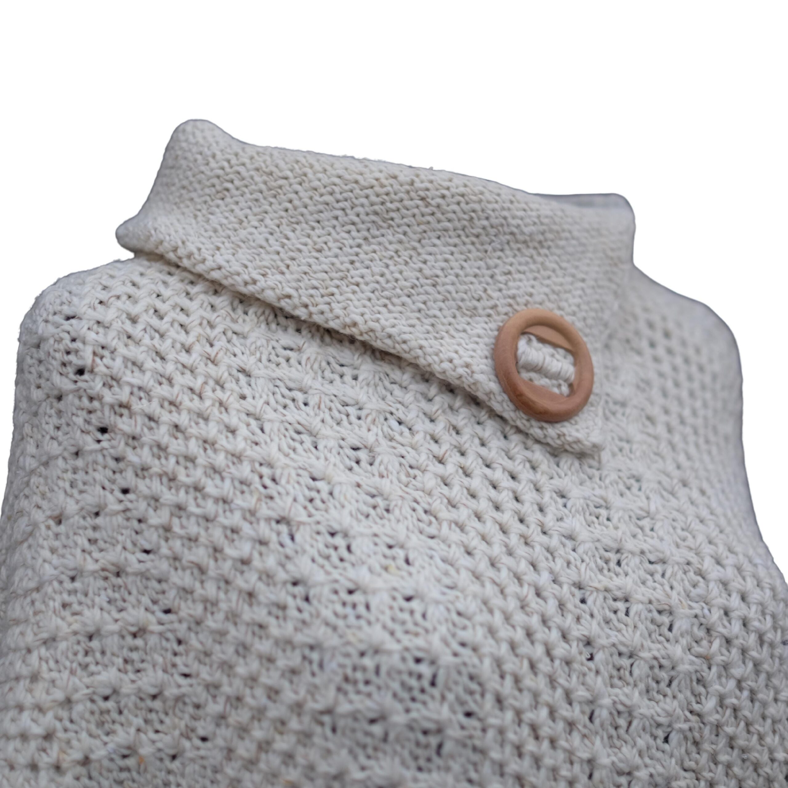 Vintage White Knitted Poncho with Wooden Button, Elegant Classy Knitwear, Old Money - Image 7