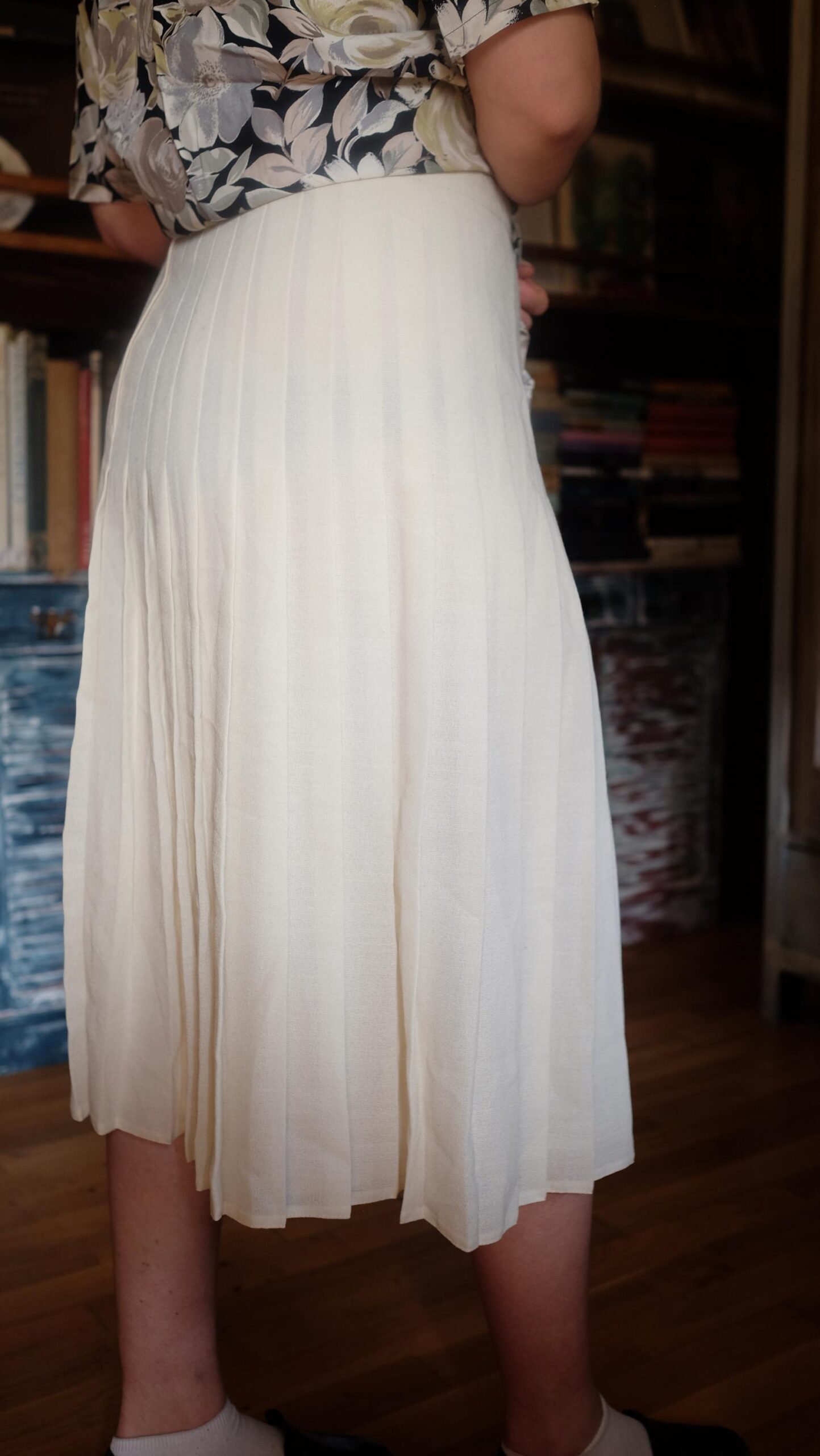 Vintage White Pleated Skirt, Minimalistic skirt Old Money Skirt - Image 9