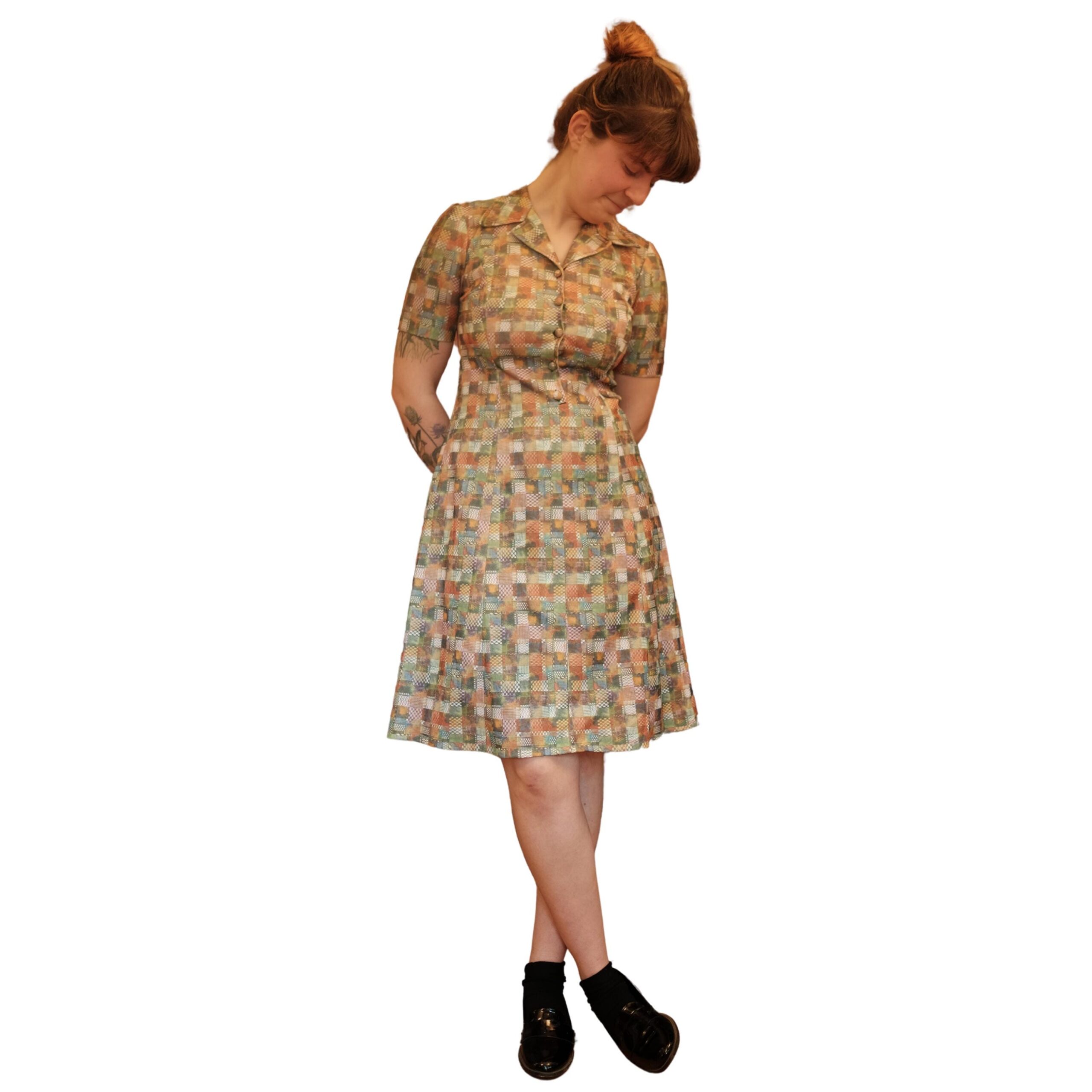 Vintage Brown Fitted 80s Dress with Abstract Pattern - Image 4