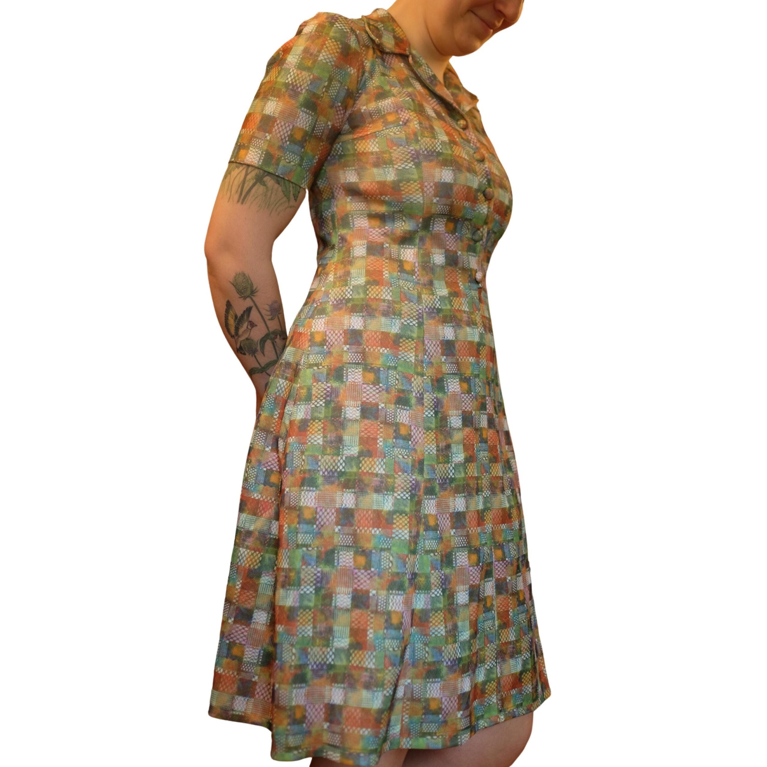 Vintage Brown Fitted 80s Dress with Abstract Pattern - Image 5