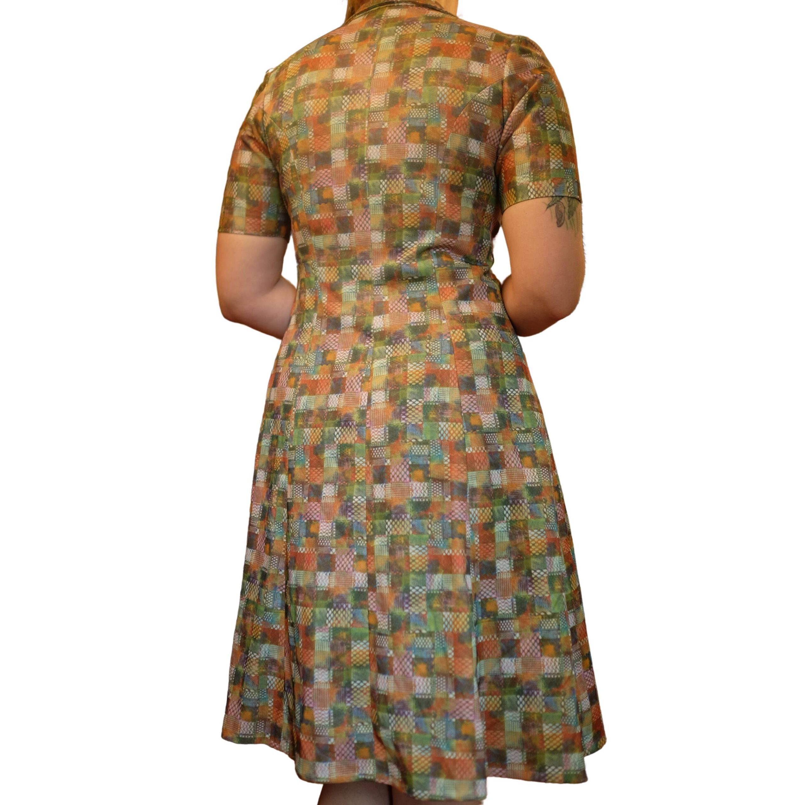 Vintage Brown Fitted 80s Dress with Abstract Pattern - Image 6