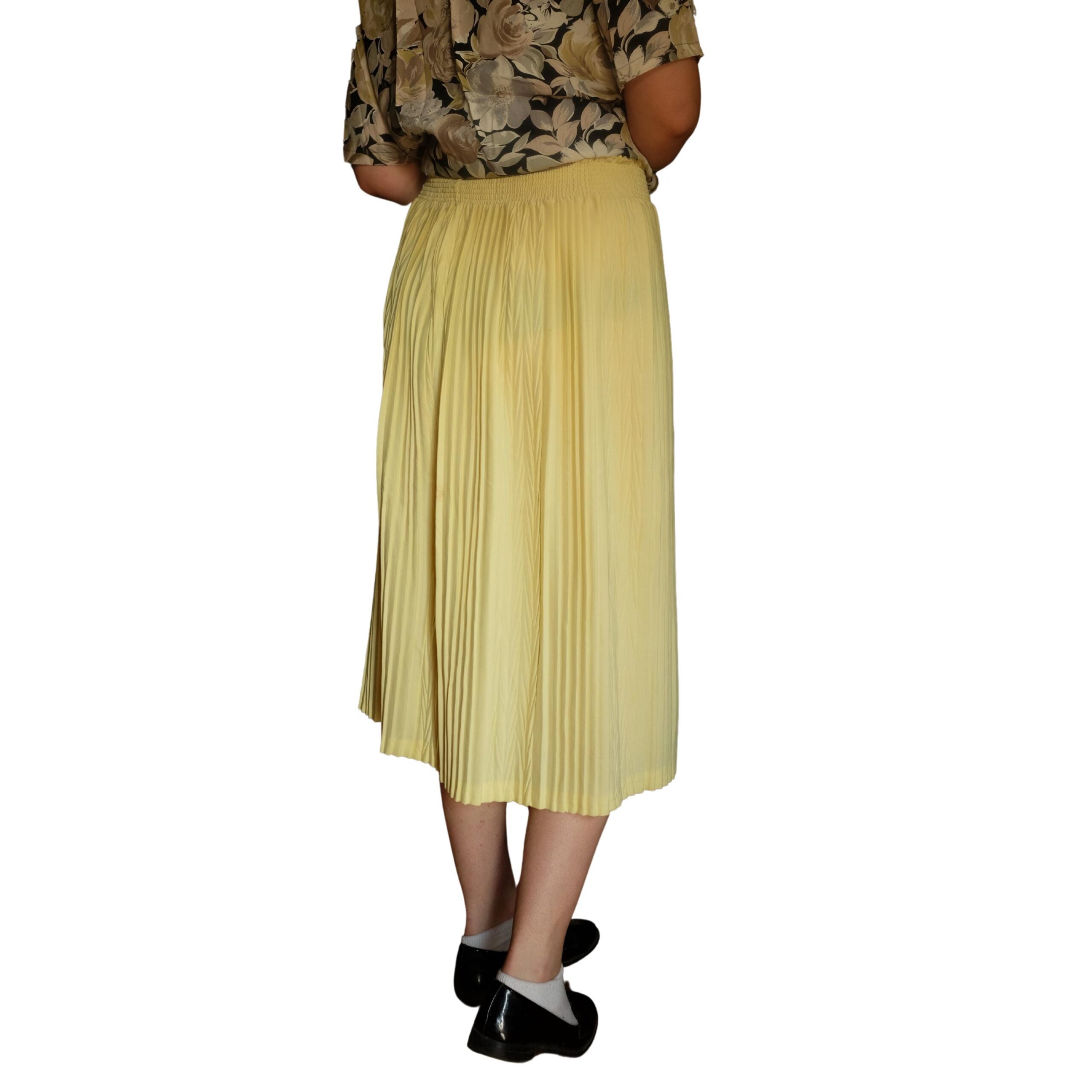 Vintage Below the Knee Yellow Pleated Skirt Has stains - Image 7