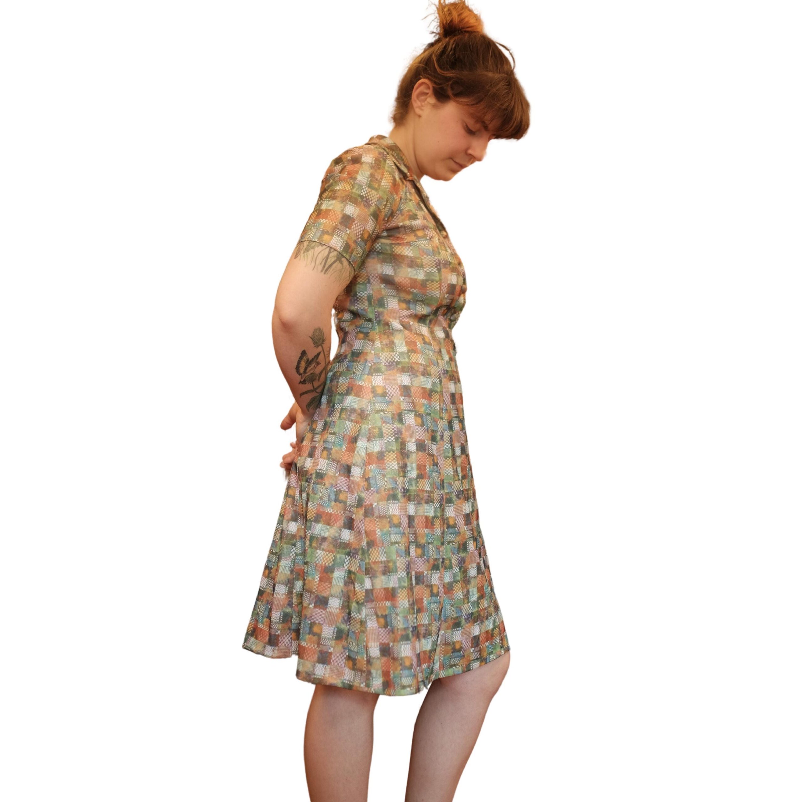 Vintage Brown Fitted 80s Dress with Abstract Pattern - Image 2