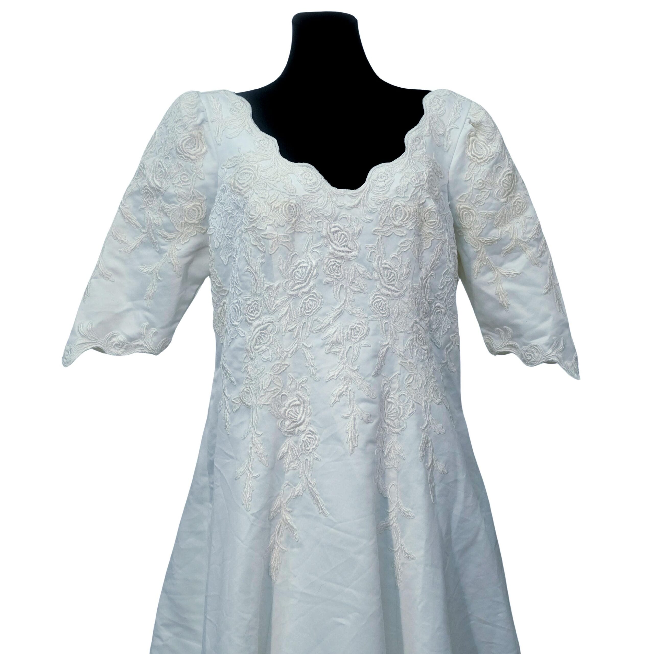 Vintage Short Sleeved Princess Dress with train, size XXL - Image 6