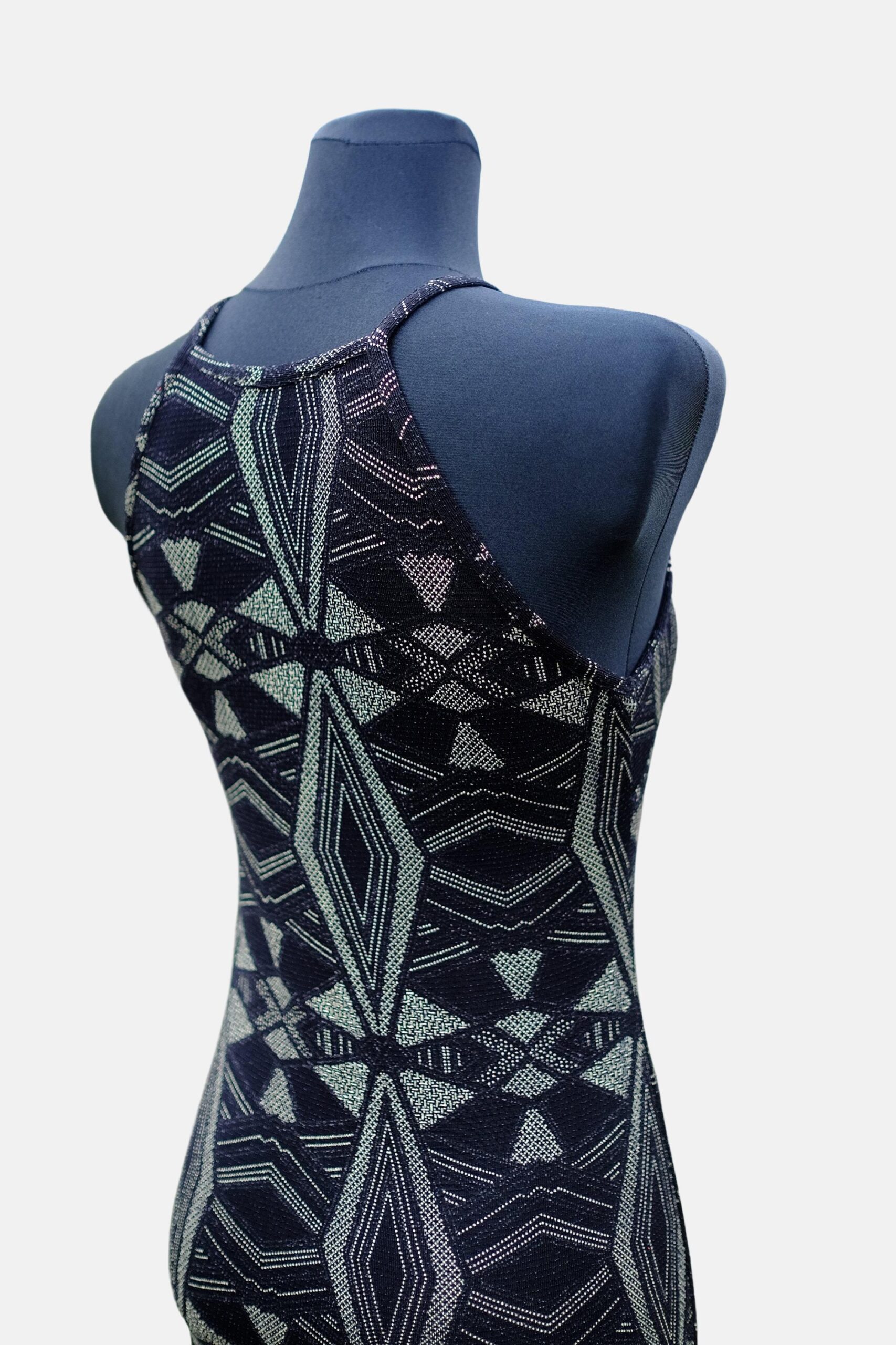 Vintage Geometric Design Blue Silver Sabrina Neckline Fitted Cocktail Dress - Image 7