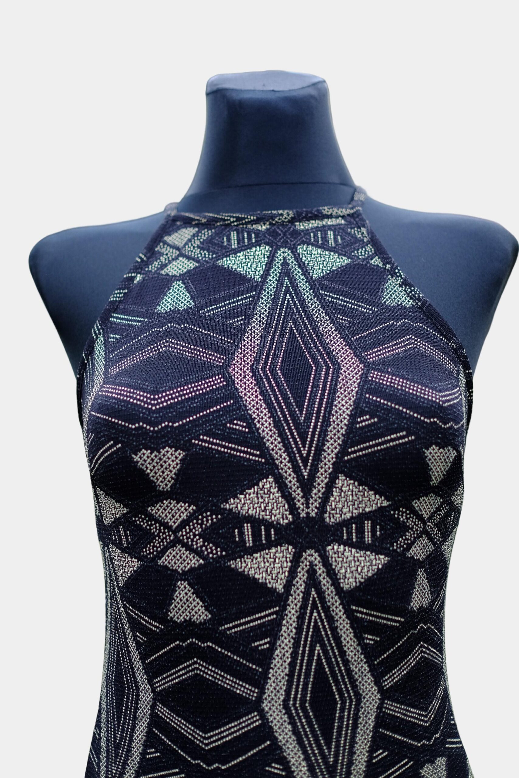 Vintage Geometric Design Blue Silver Sabrina Neckline Fitted Cocktail Dress - Image 8