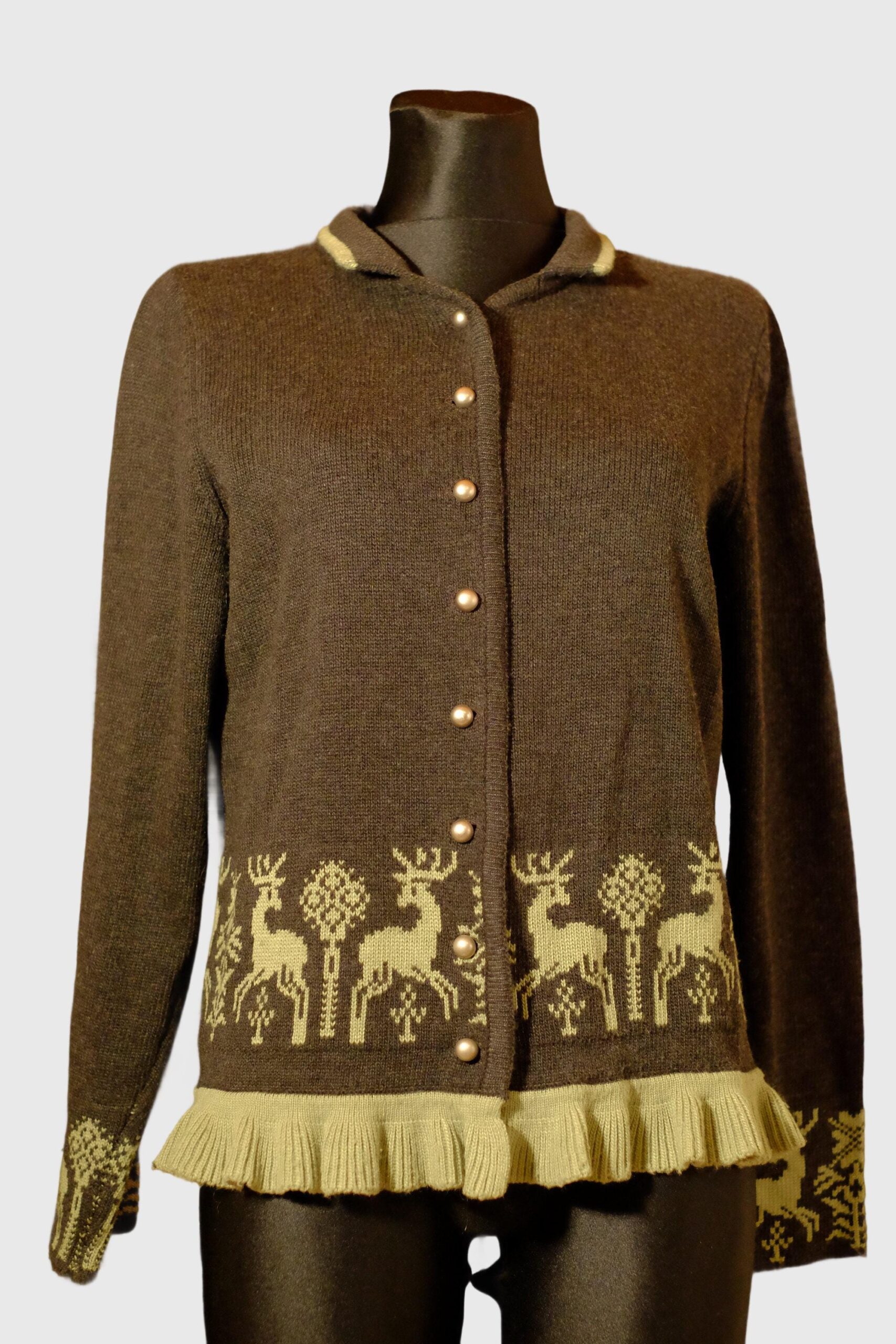 Cute Christmas Sweater: Vintage Festive Grey Green Reindeer Design Flared Collared Knitted Cardigan - Image 8