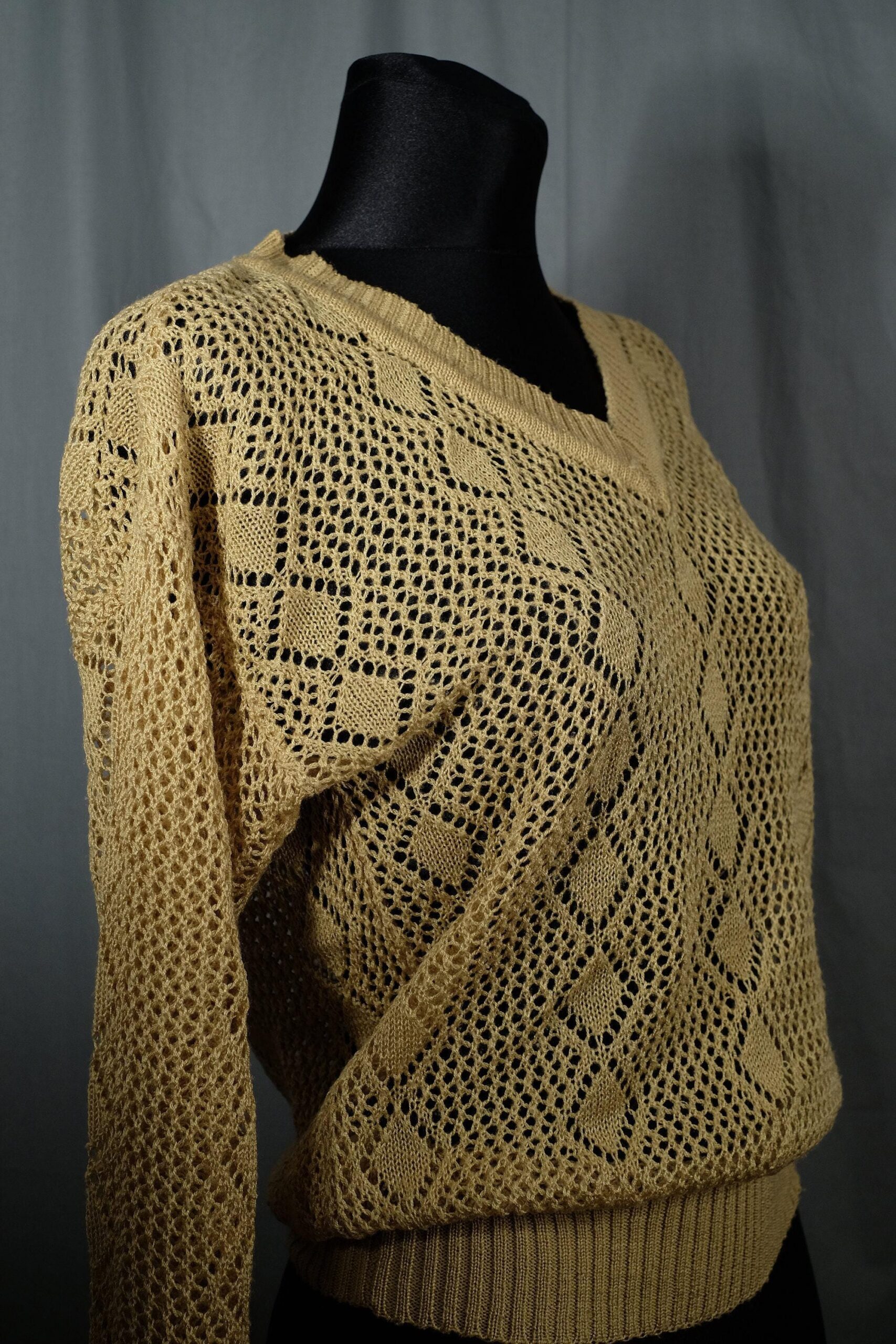 Vintage Gold Diamond Design V-Neck Crochet Sweater - Image 6