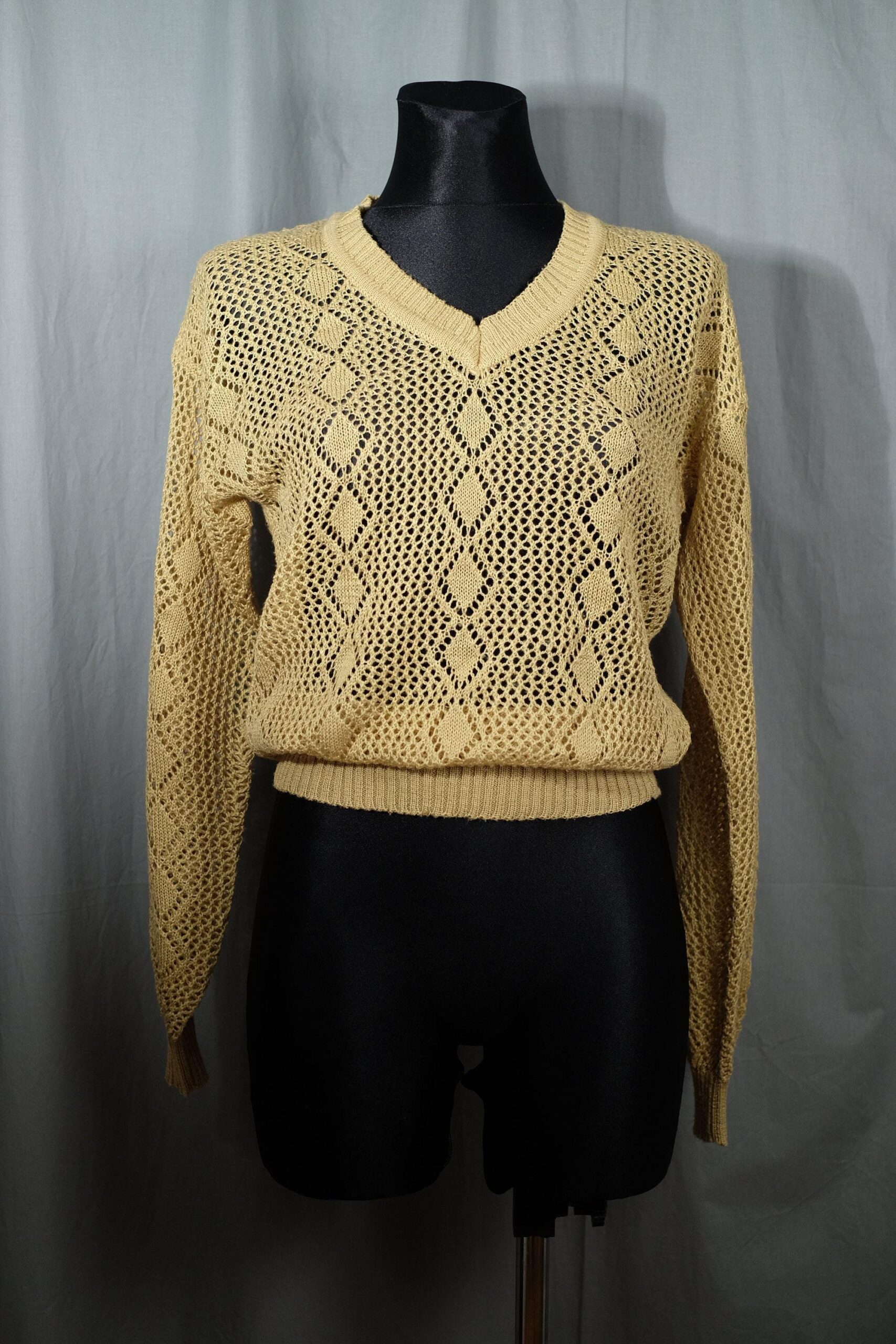 Vintage Gold Diamond Design V-Neck Crochet Sweater - Image 7