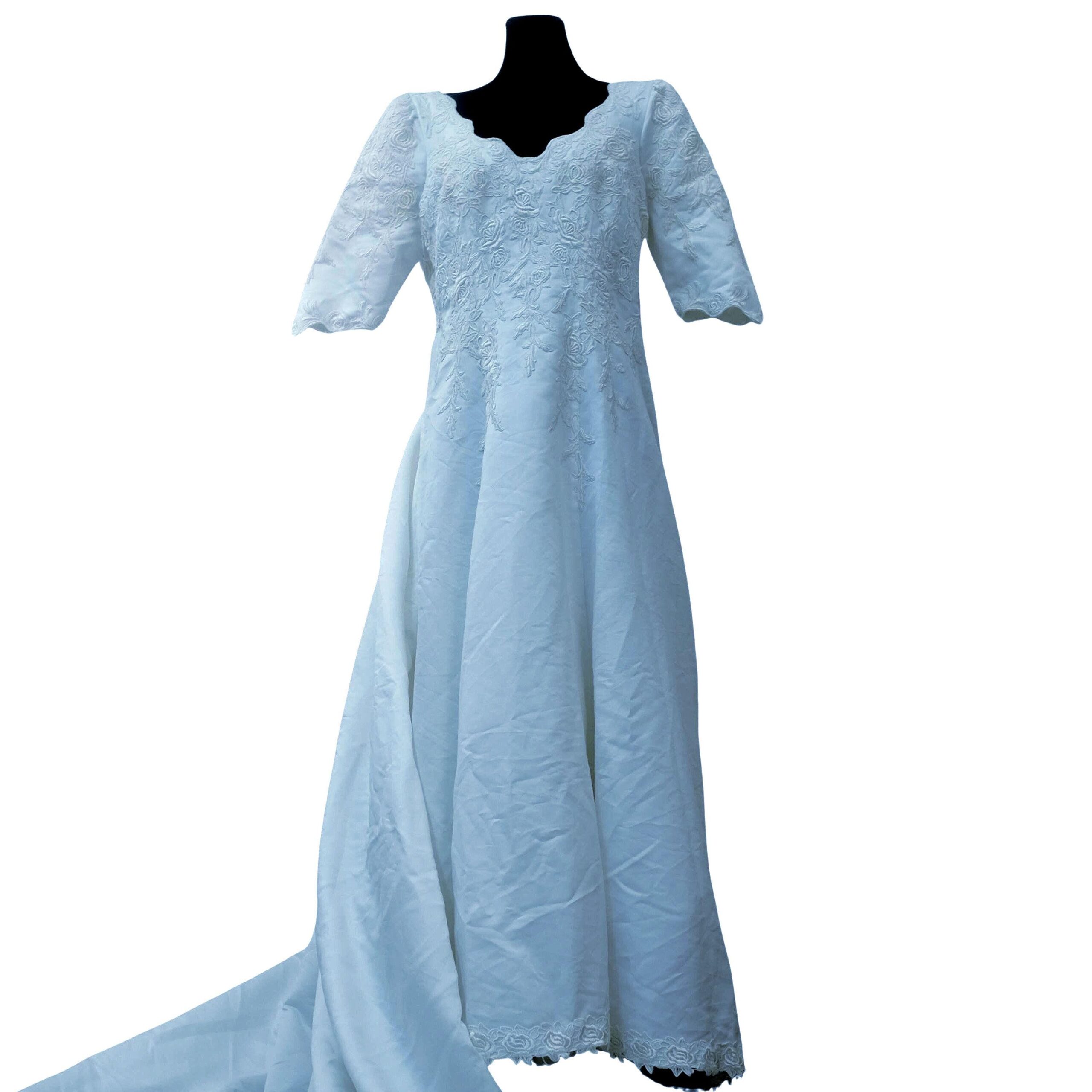 Vintage Short Sleeved Princess Dress with train, size XXL - Image 2