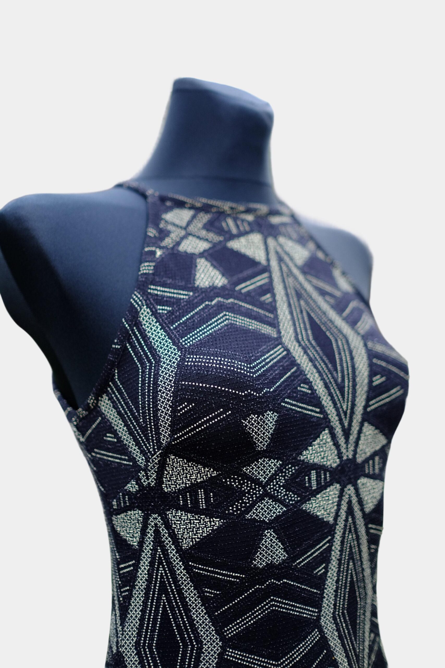 Vintage Geometric Design Blue Silver Sabrina Neckline Fitted Cocktail Dress - Image 4