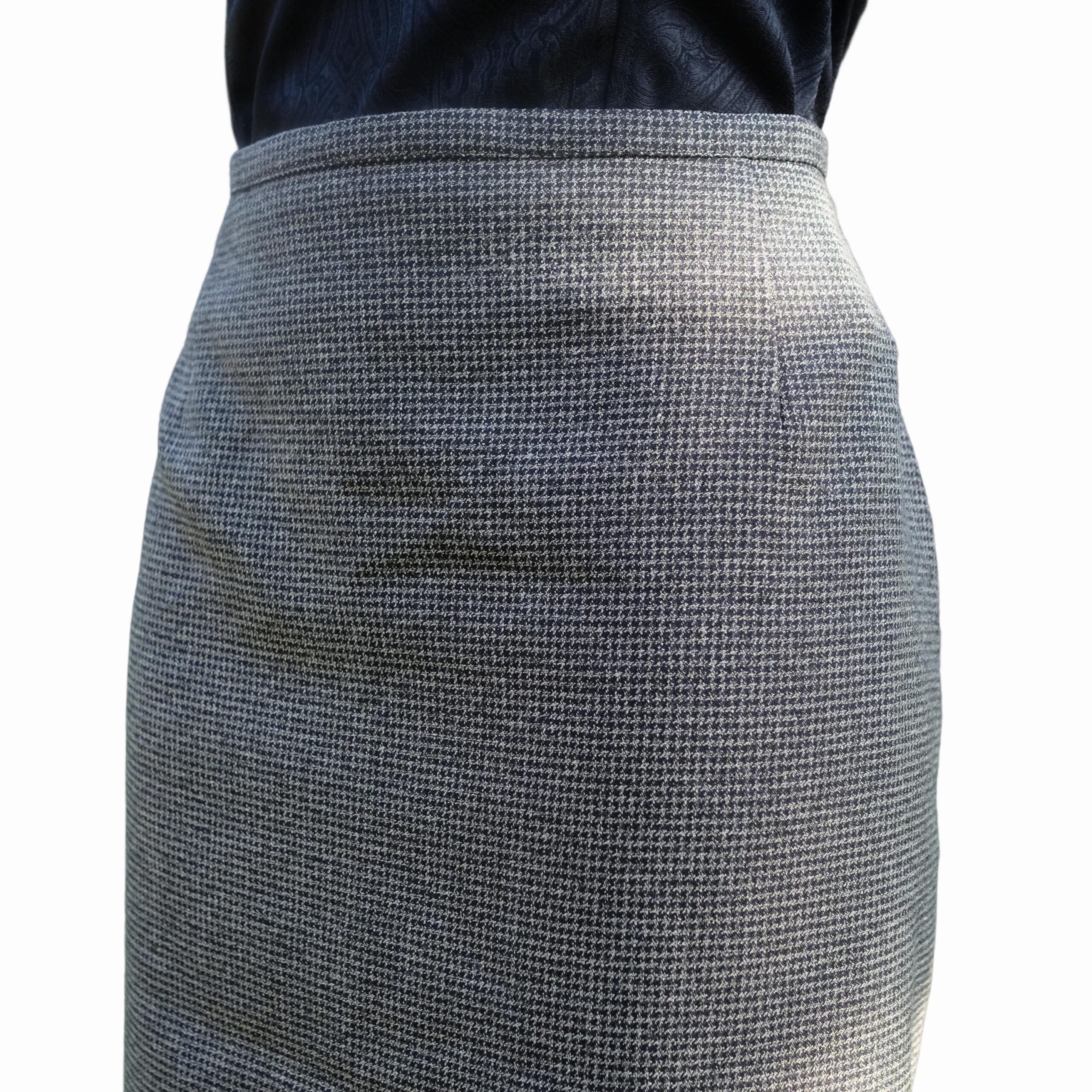Vintage Gray Houndstooth Pencil Skirt - Image 3
