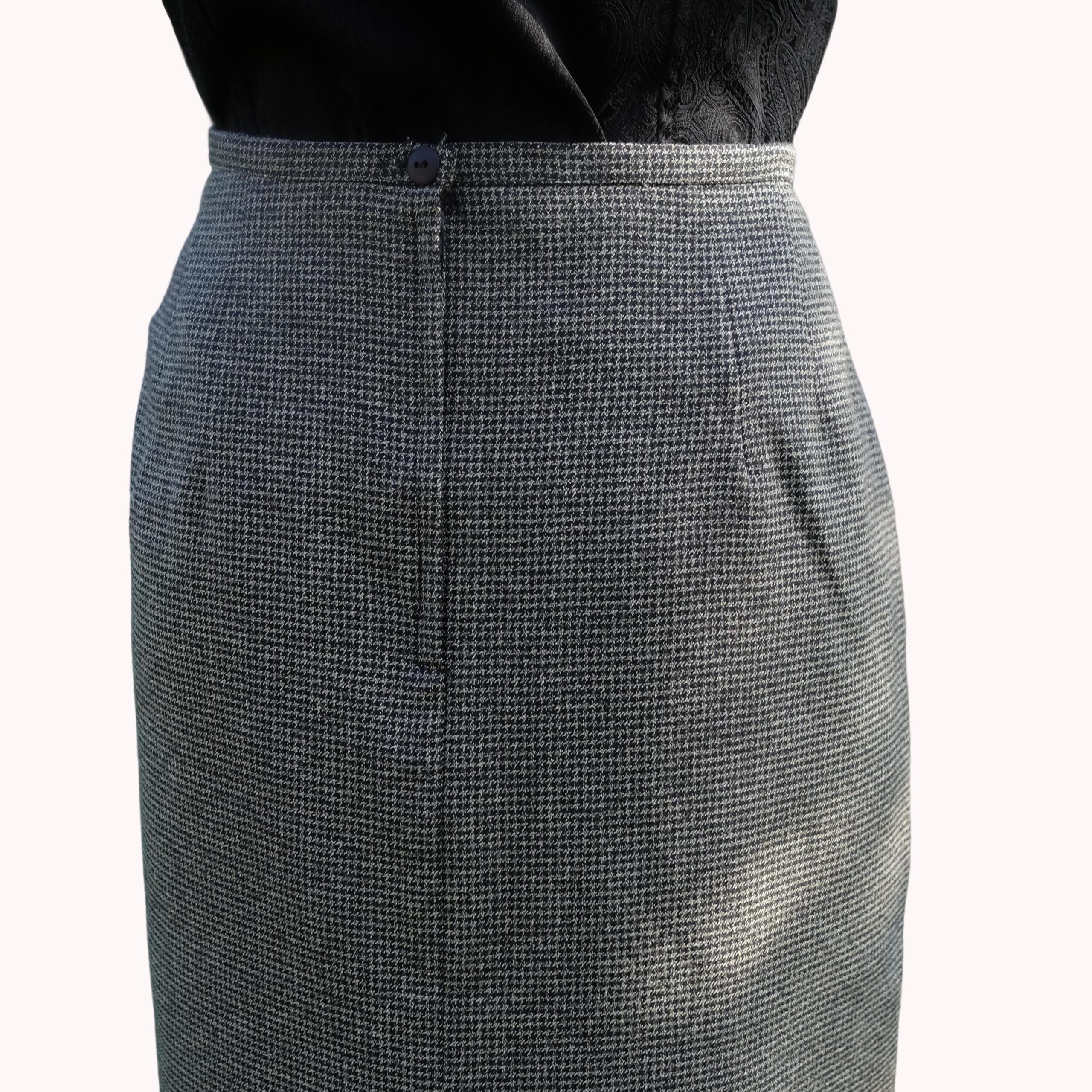 Vintage Gray Houndstooth Pencil Skirt - Image 7